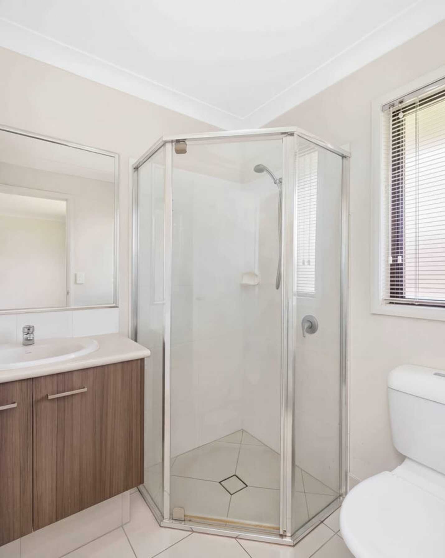 3 Hind Court Bellmere, Bellmere - Thumbnail 5