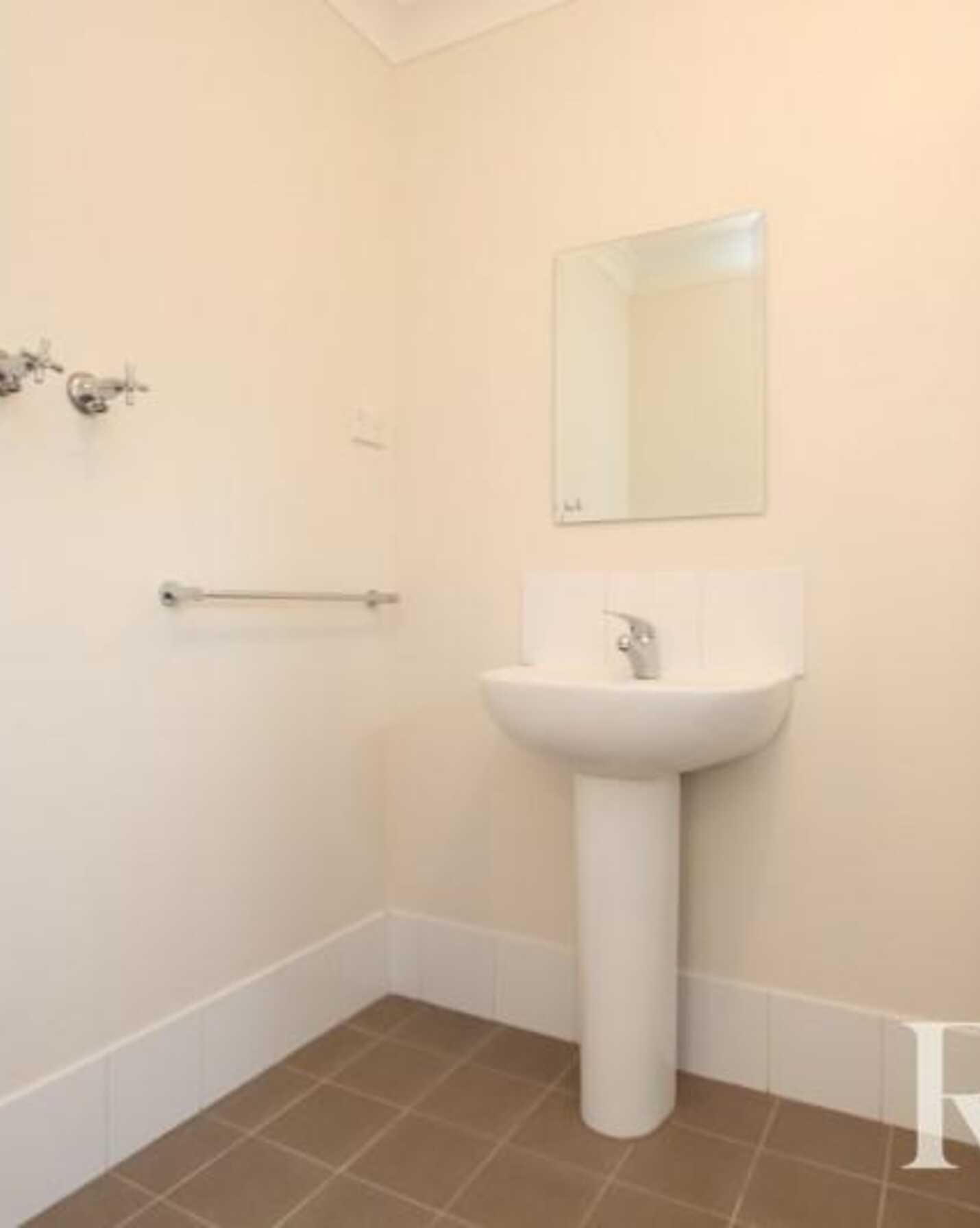 60A Adelphi Crescent Doonside, Doonside - Thumbnail 5