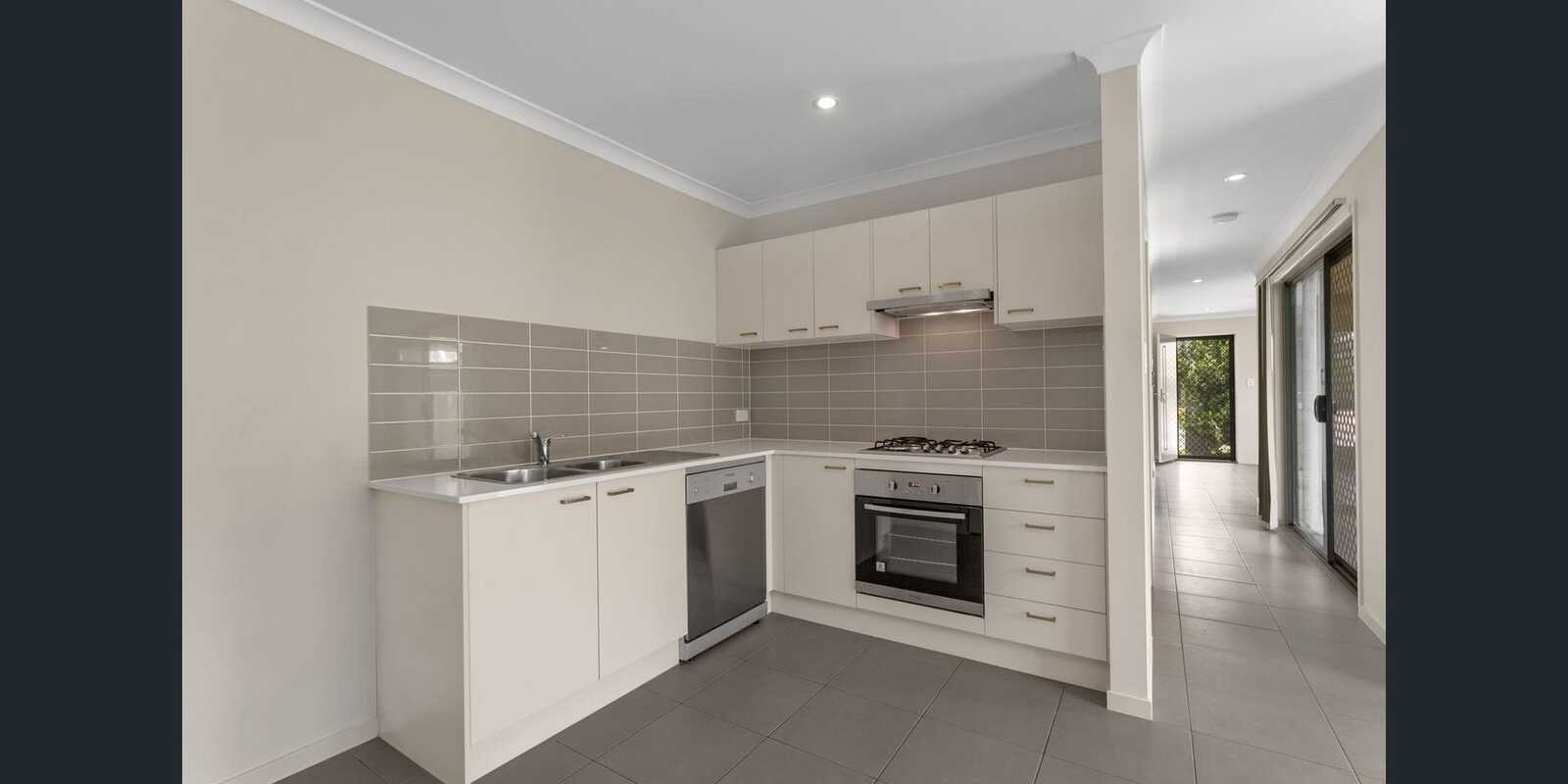 1/25 Lyndon Way Bellmere 1/25 Lyndon Way Bellmere
