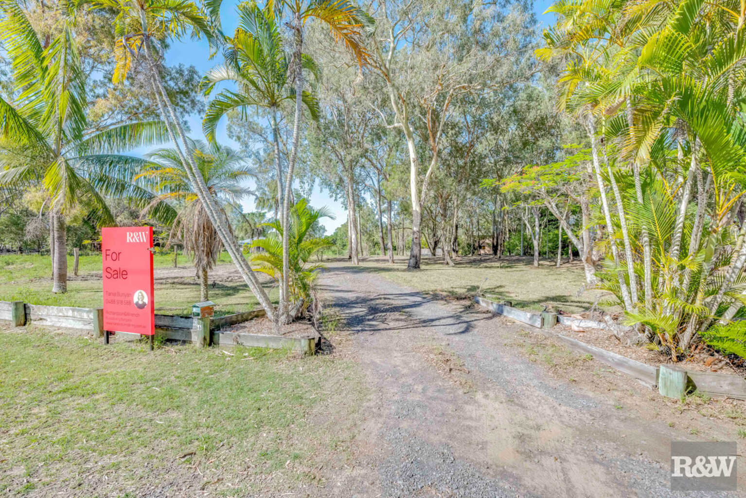 66 Sylvan Drive Moore Park Beach 66 Sylvan Drive Moore Park Beach