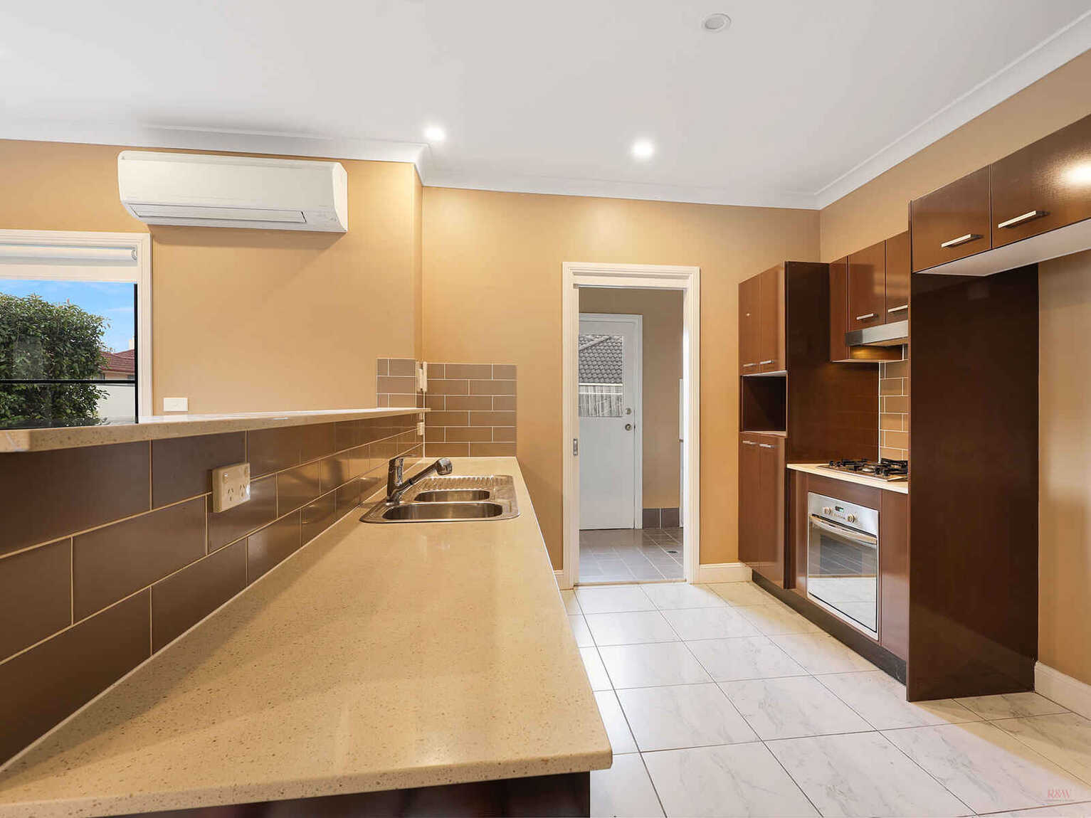31/3 suttor Road Moss Vale
