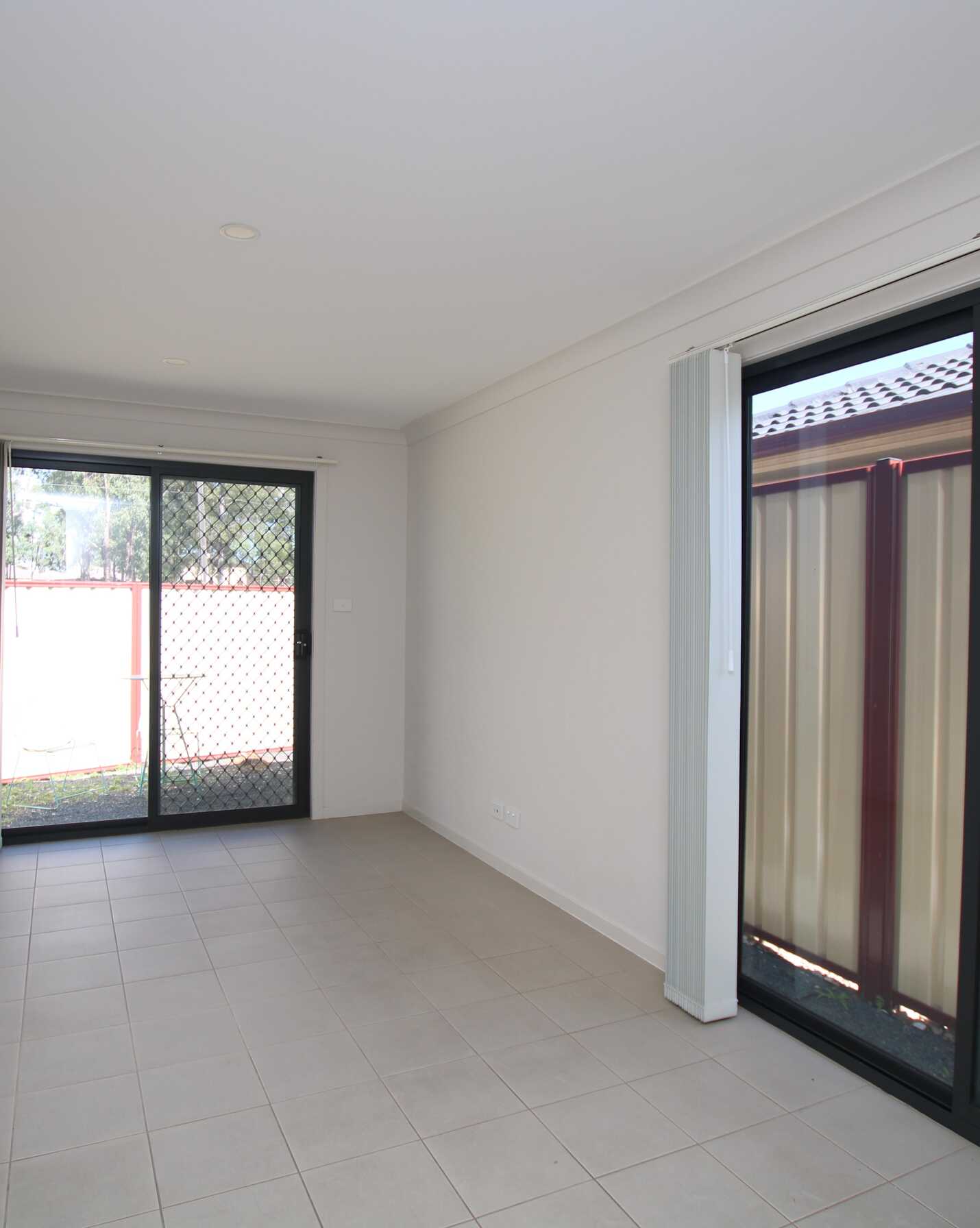 10A Dale Grove Hebersham, Hebersham - Thumbnail 2