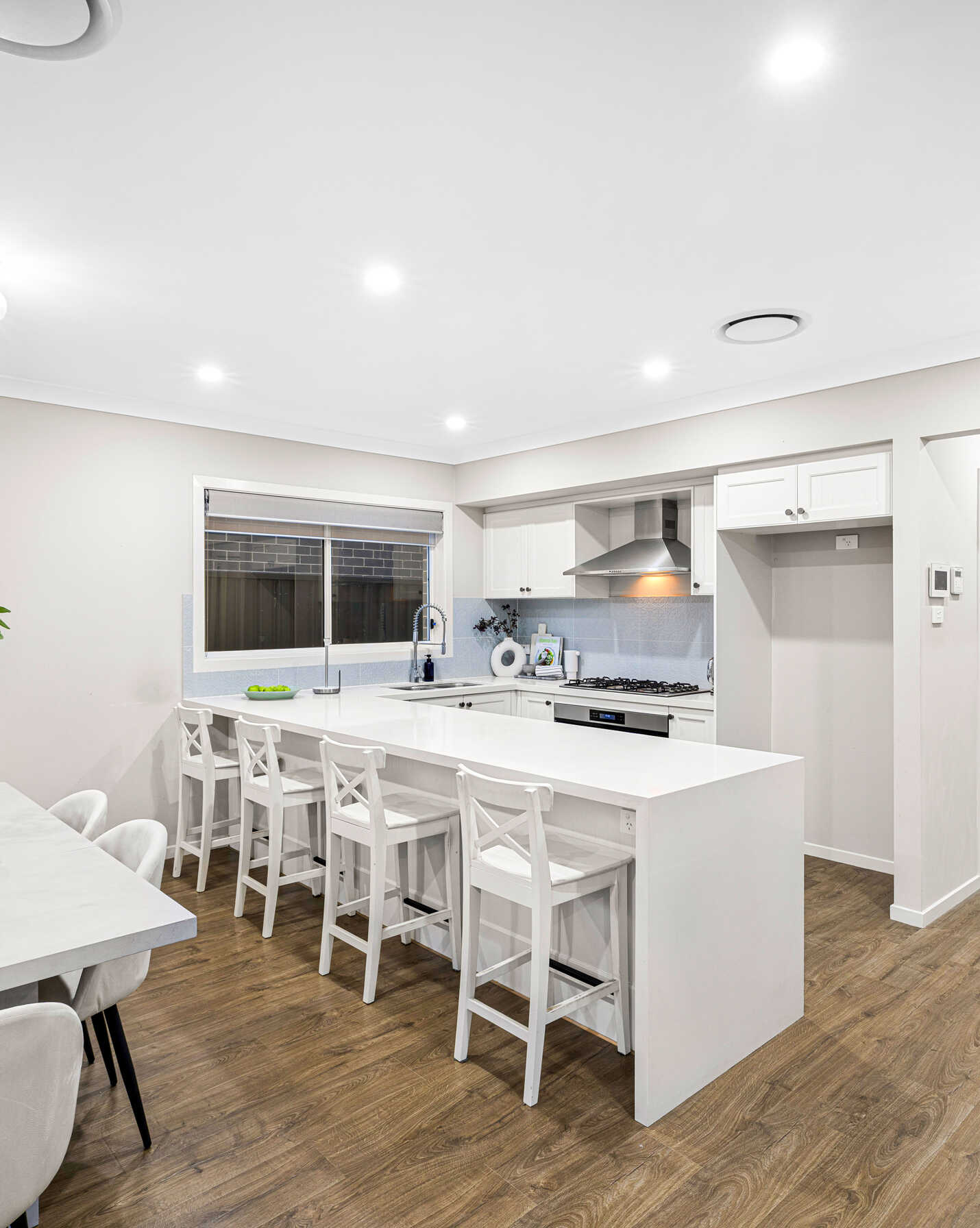 34 CALOTIS CRESCENT Denham Court, Court - Thumbnail 3