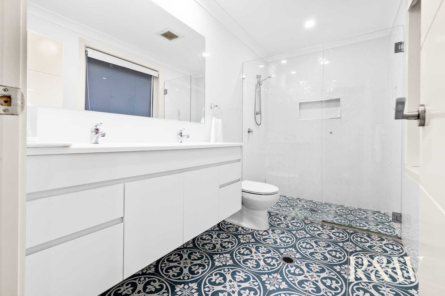 34 CALOTIS CRESCENT Denham Court 34 CALOTIS CRESCENT Denham Court