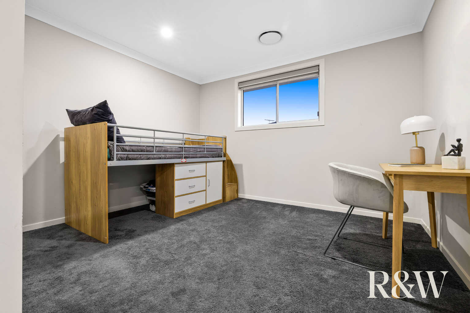 34 CALOTIS CRESCENT Denham Court 34 CALOTIS CRESCENT Denham Court