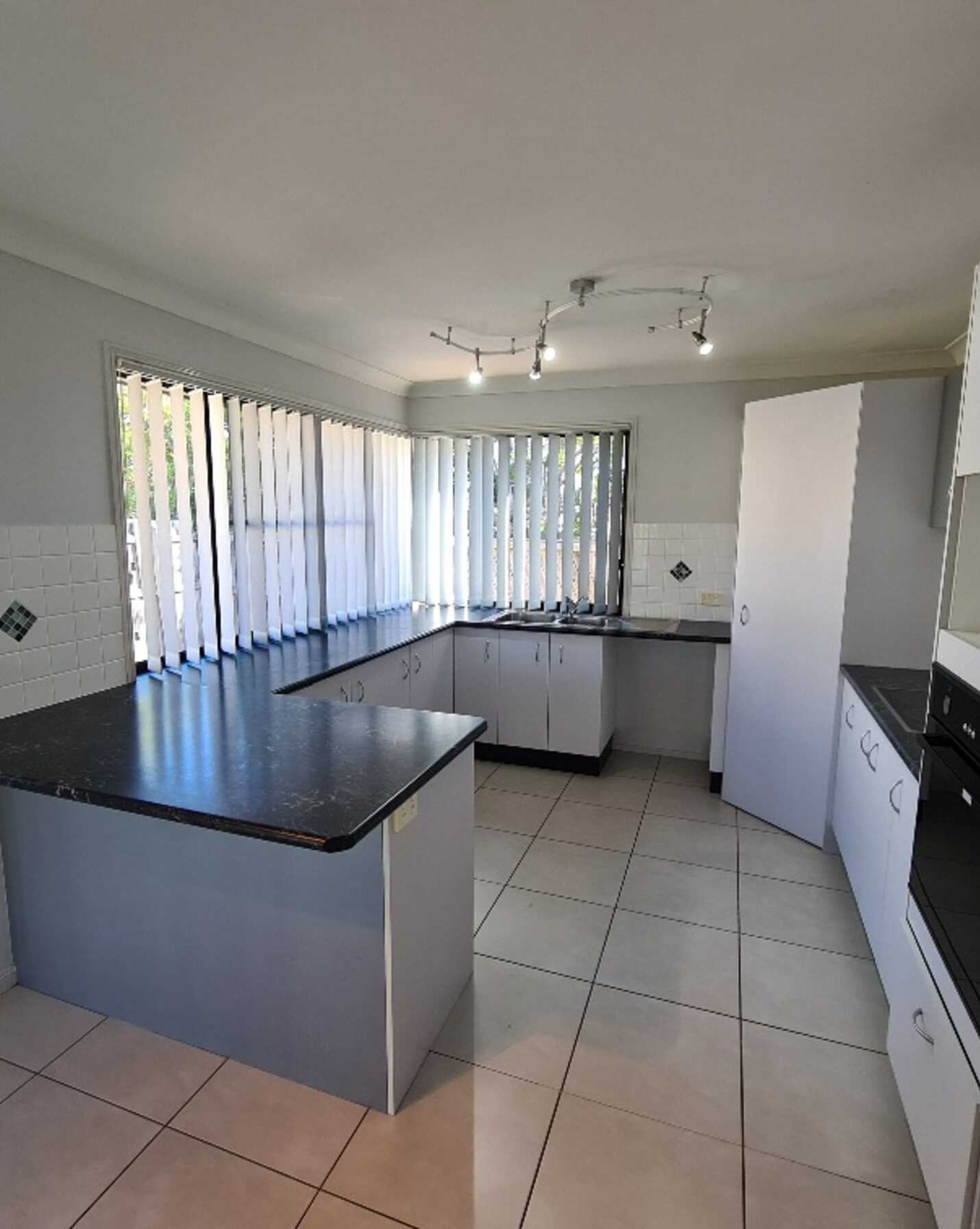 4 Corrimal Place Sandstone Point, Point - Thumbnail 5