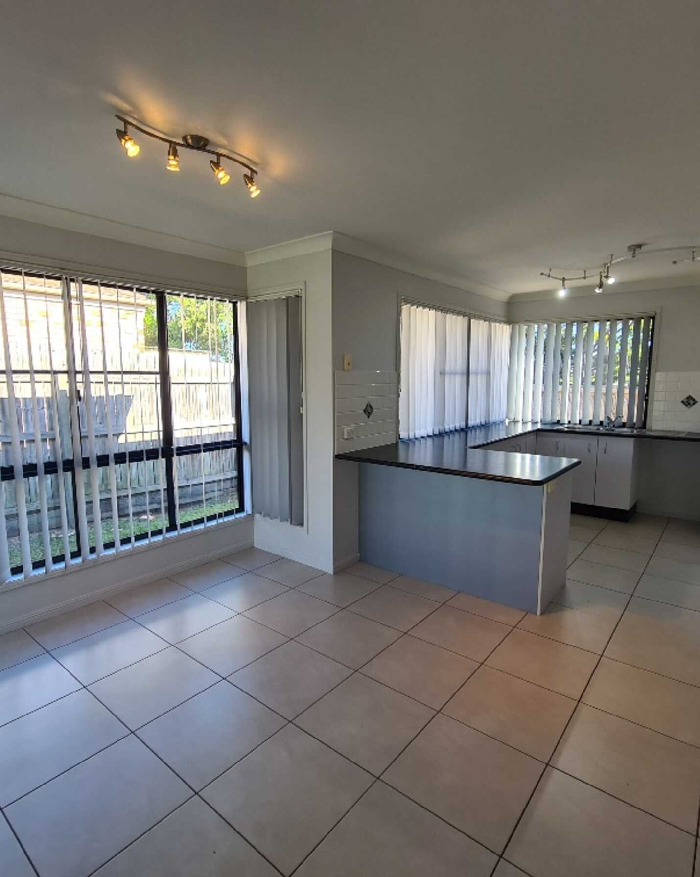 4 Corrimal Place Sandstone Point, Point - Thumbnail 6