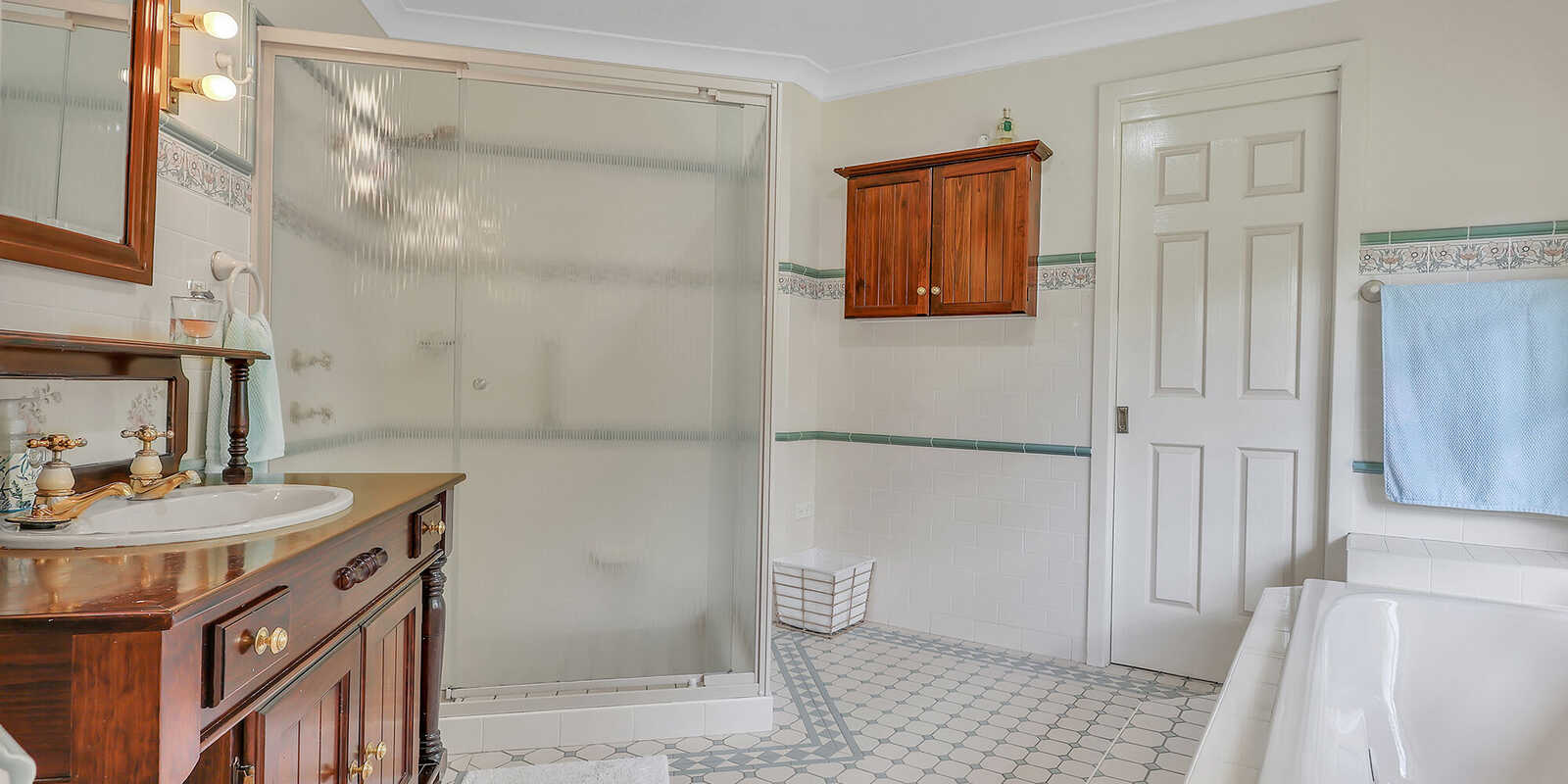 122 Cornwall Road Exeter 122 Cornwall Road Exeter