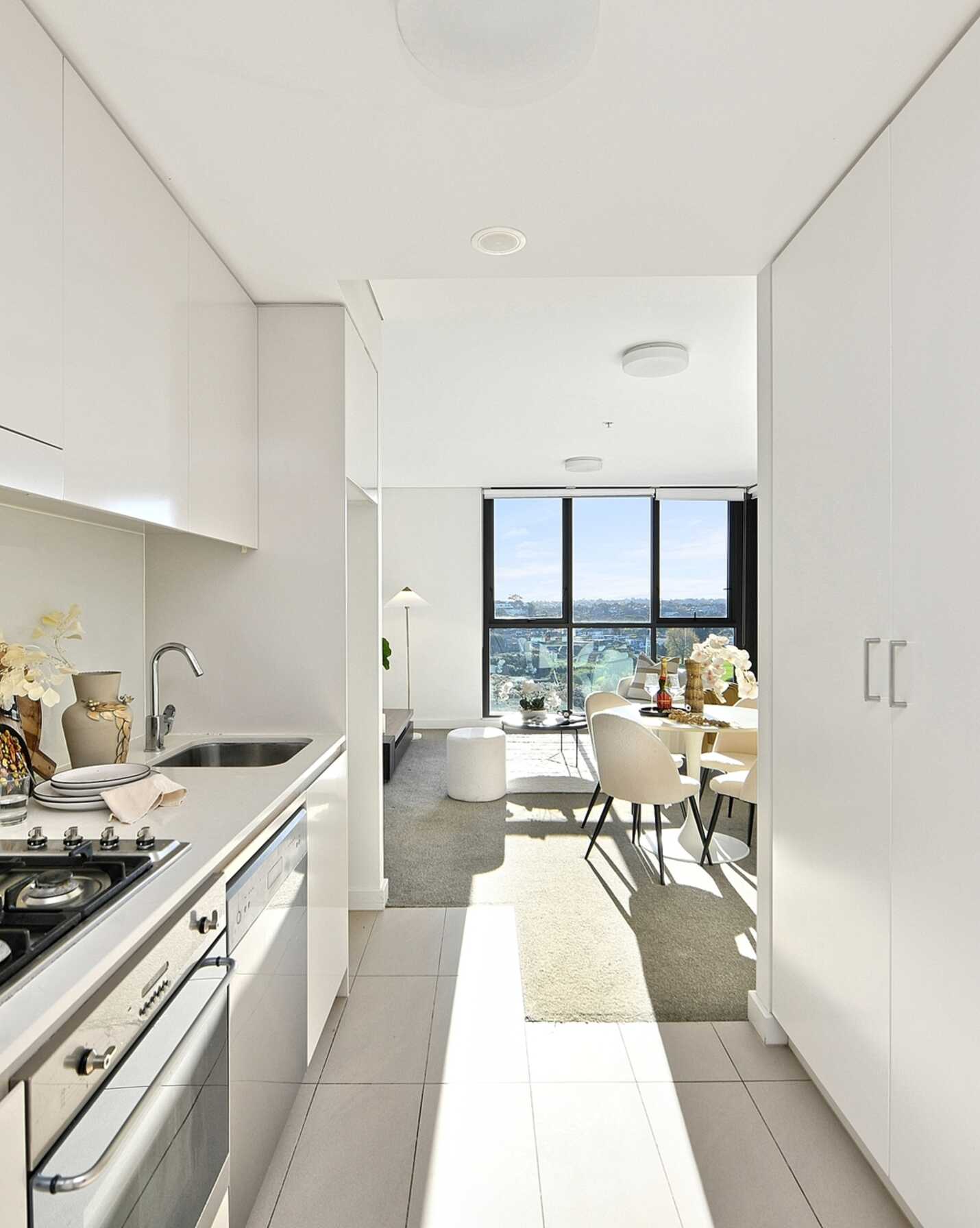 1010/7 Magdalene Terrace Wolli Creek, Creek - Thumbnail 2