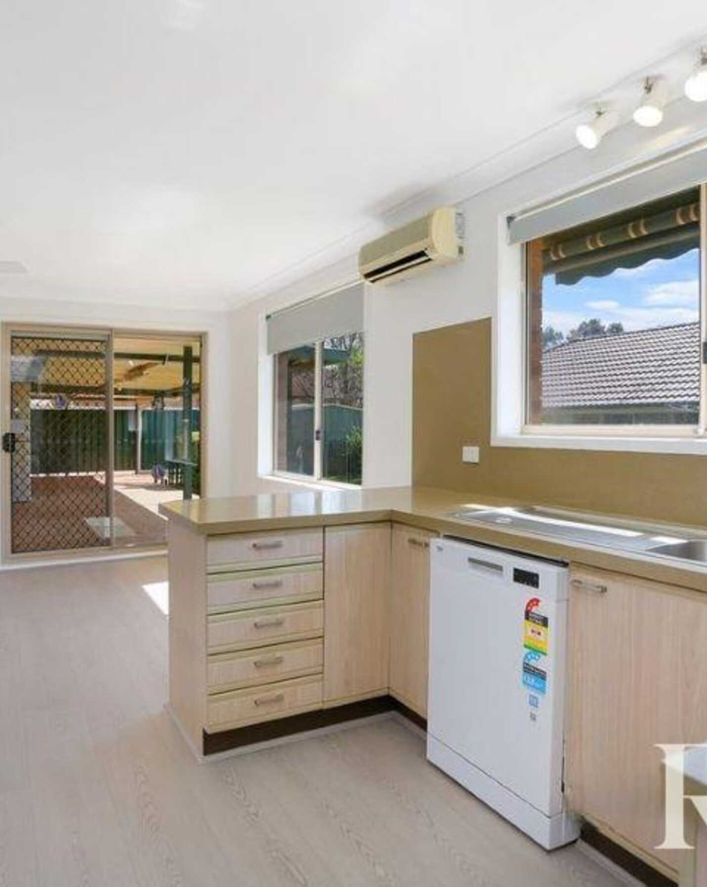 51 Womra Crescent Glenmore Park, Park - Thumbnail 2