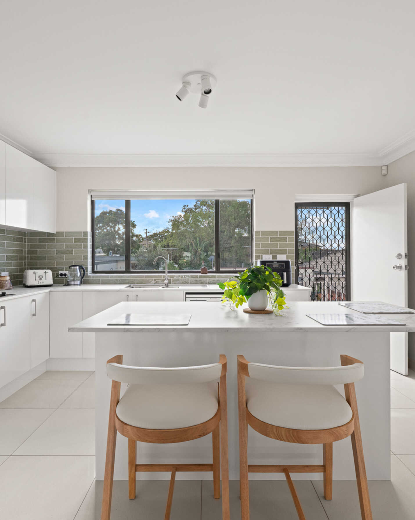 16 Plant Street Carlton, Carlton - Thumbnail 4