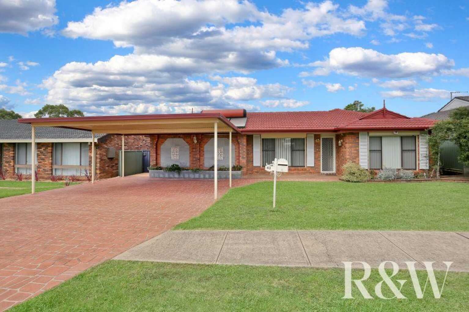 43 Timesweep Drive St Clair 43 Timesweep Drive St Clair