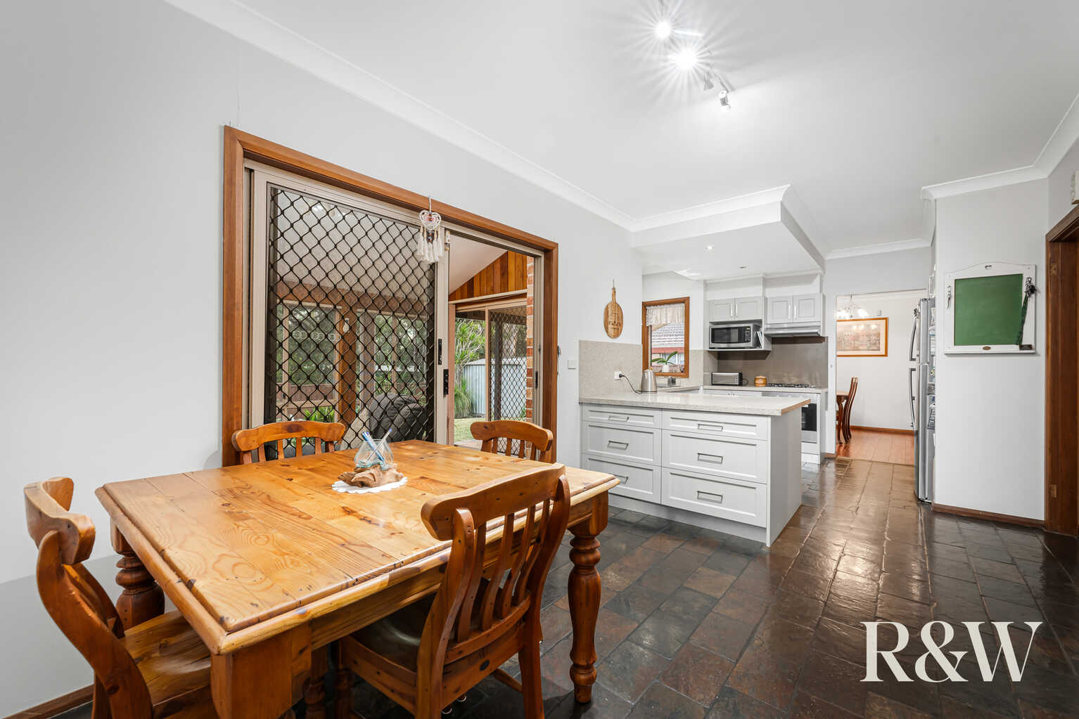 16 Fallon Close Quakers Hill 16 Fallon Close Quakers Hill