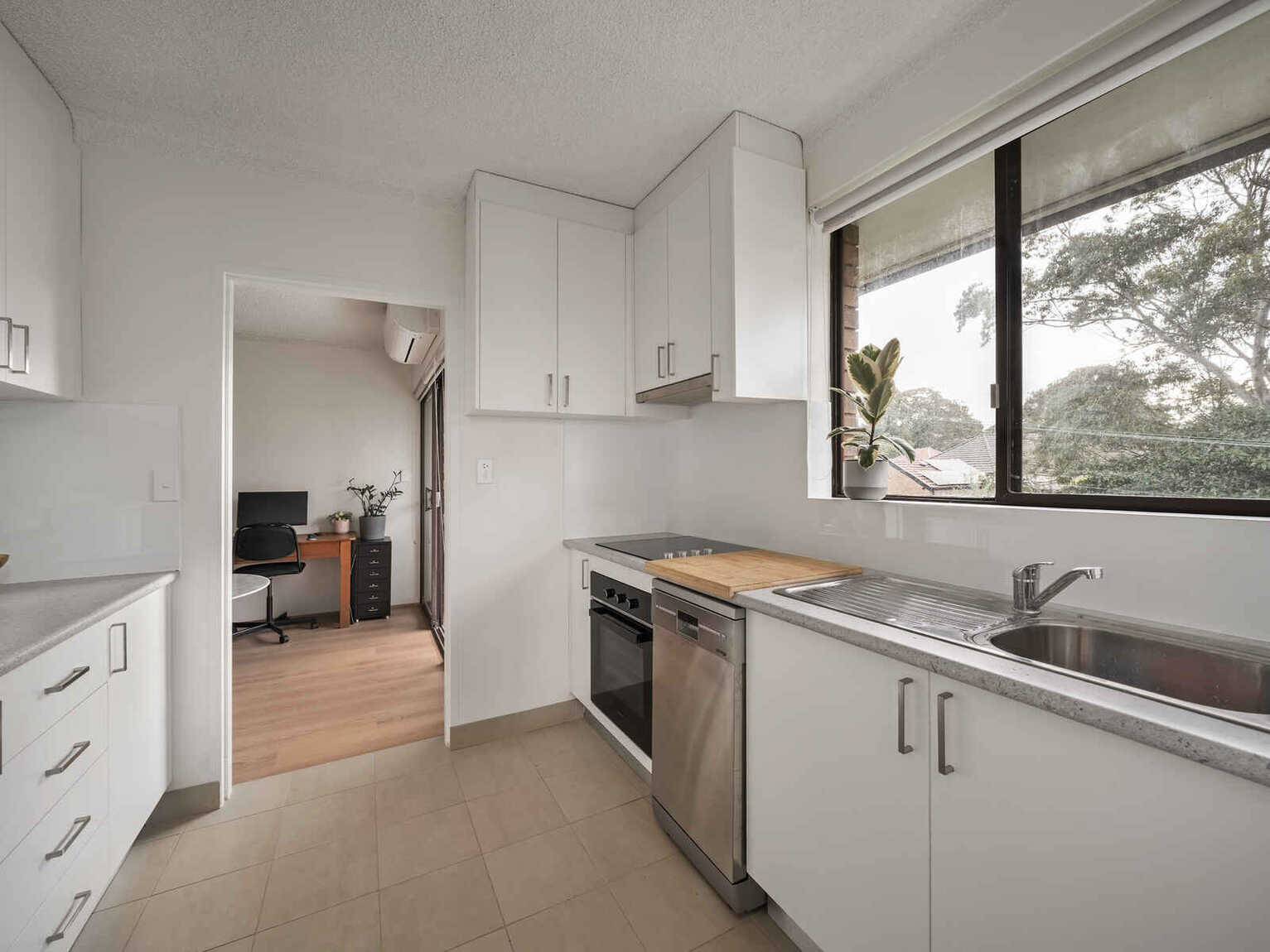 11/94 Windsor Road Dulwich Hill