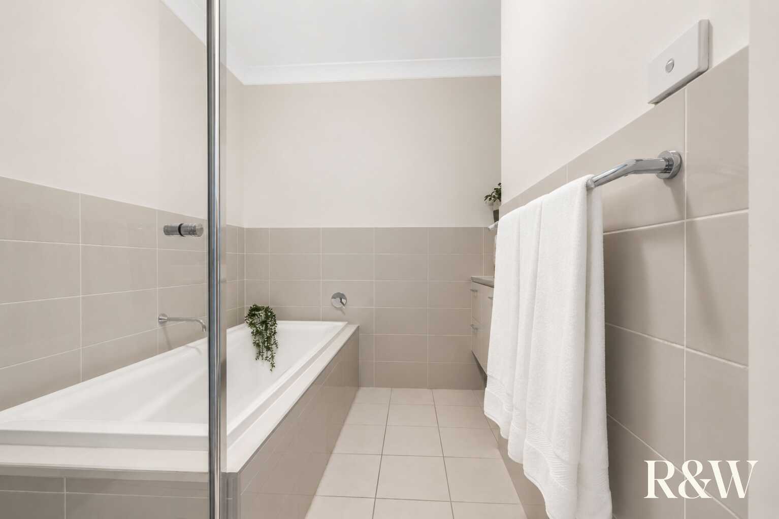 3 HIGHLAND CLOSE Macquarie Links 3 HIGHLAND CLOSE Macquarie Links