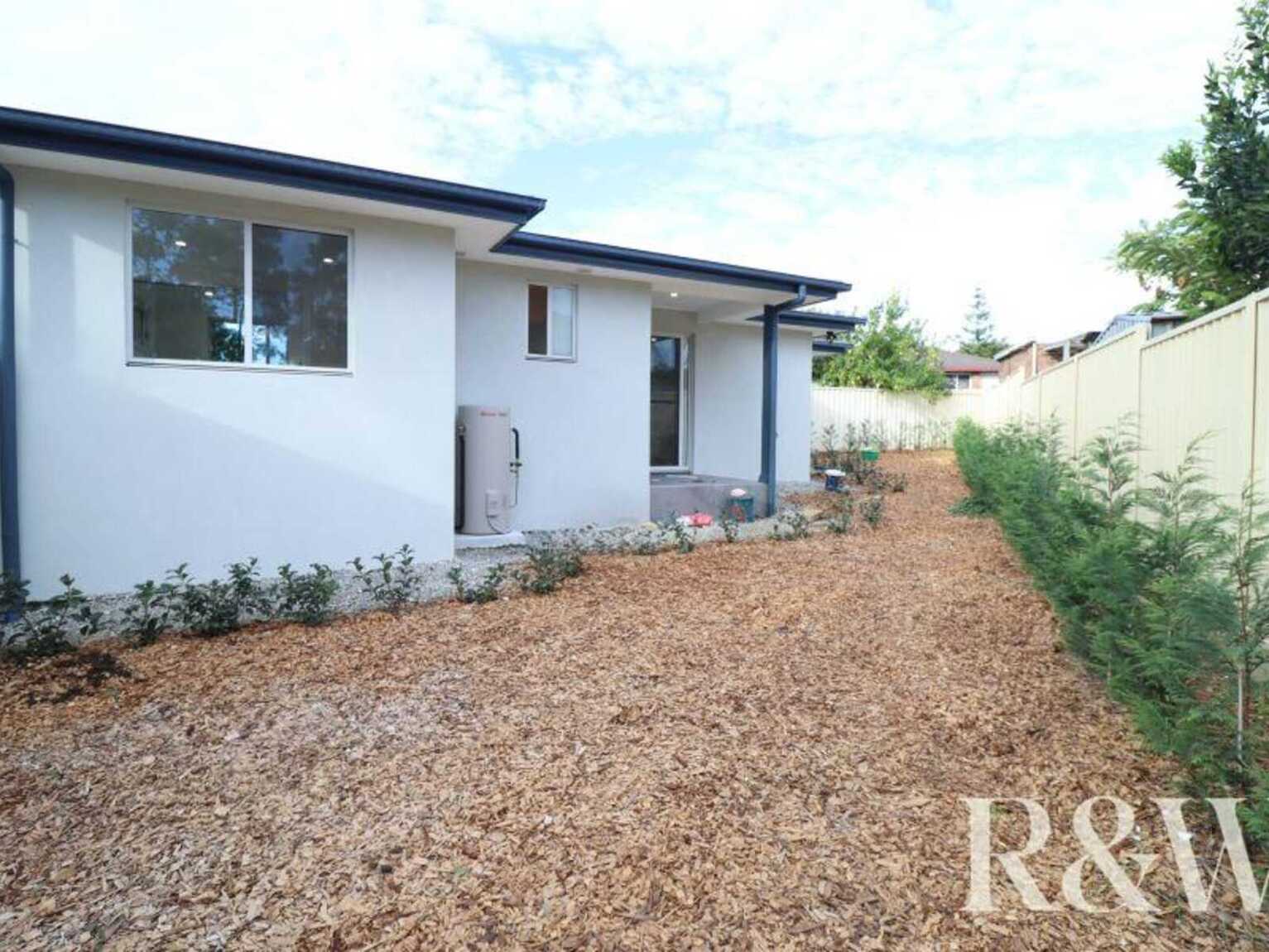 8A Nightmist Grove St Clair