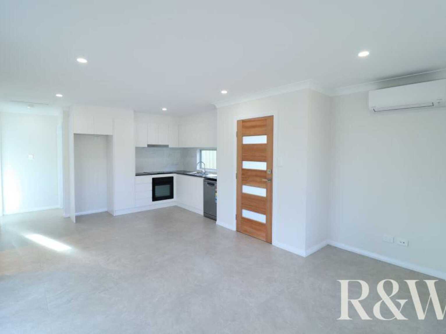 8A Nightmist Grove St Clair