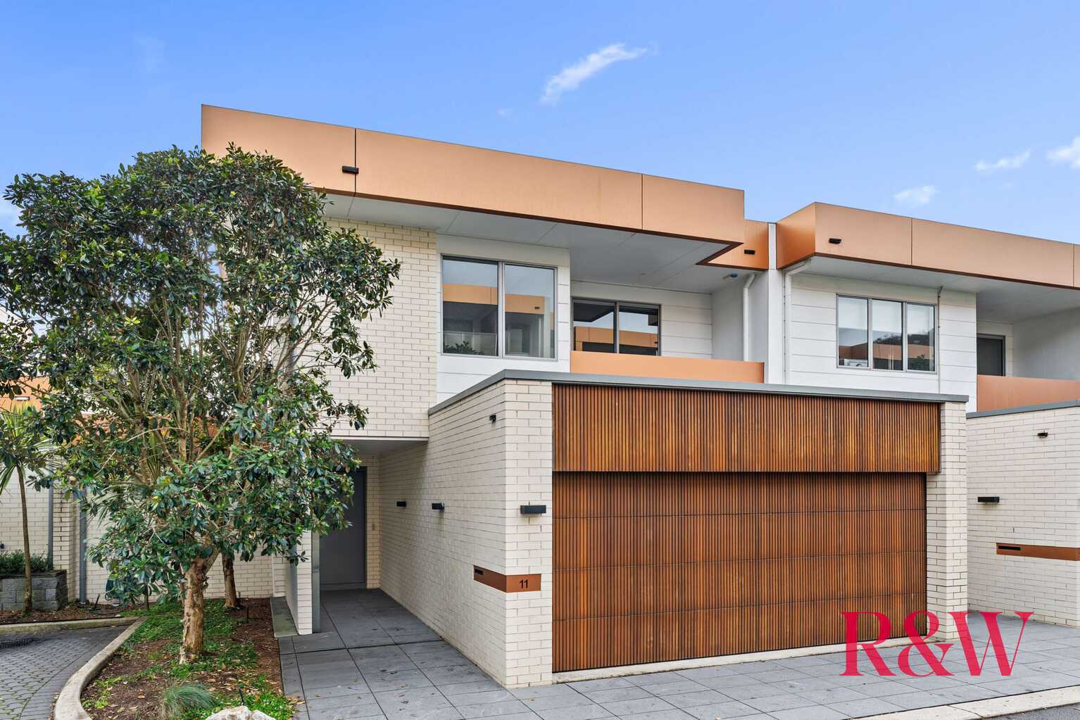 11 Fairway Circuit Strathfield