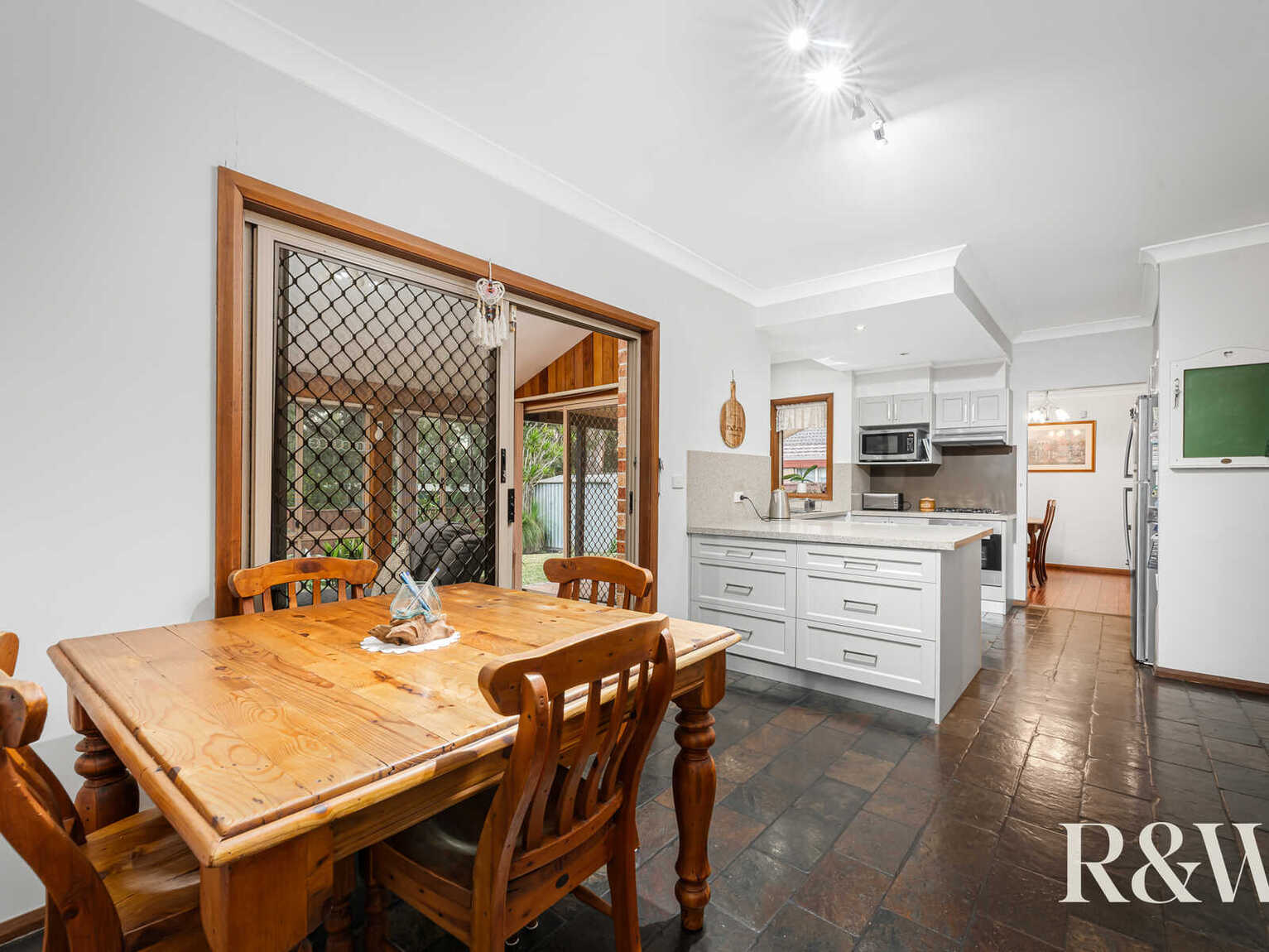 16 Fallon Close Quakers Hill 16 Fallon Close Quakers Hill