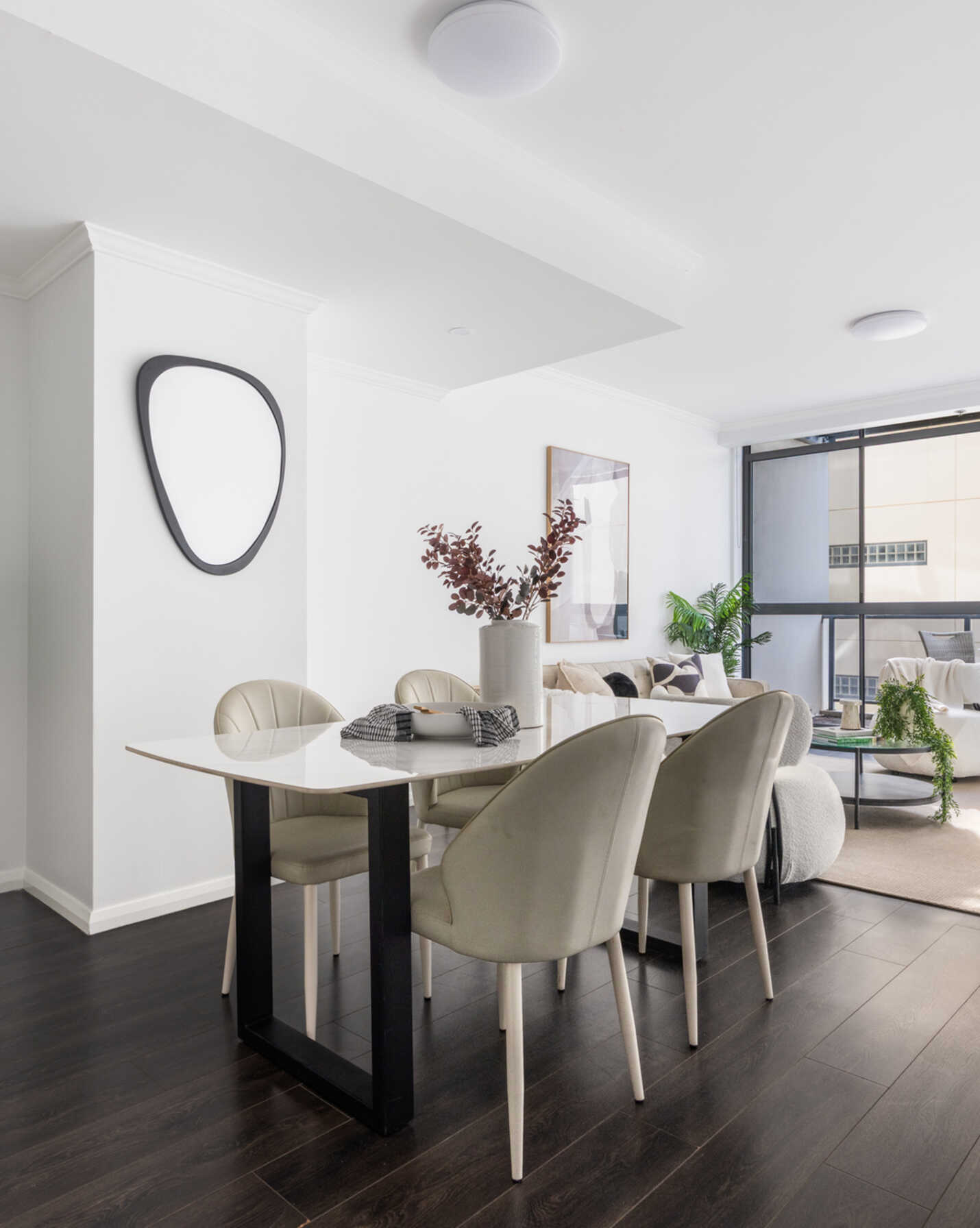 139/10 Lachlan Street, Waterloo - Image 1