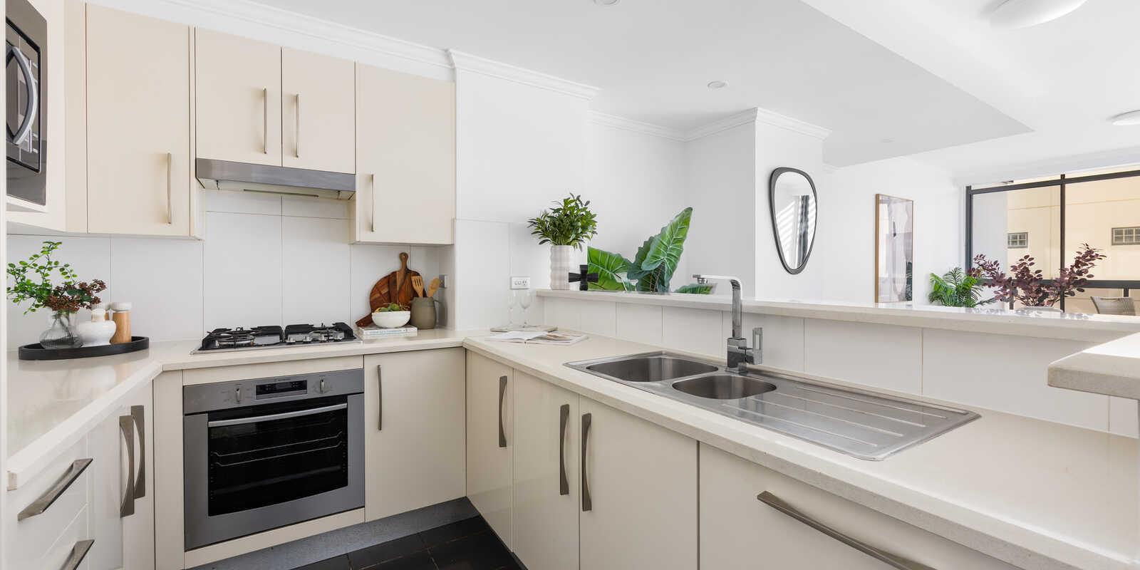 139/10 Lachlan Street Waterloo