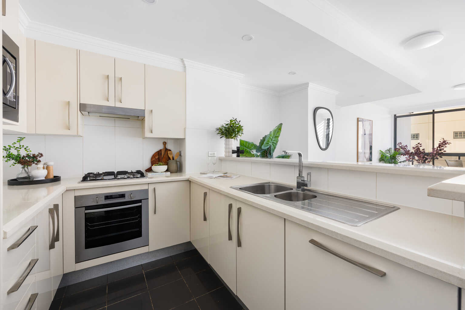 139/10 Lachlan Street Waterloo