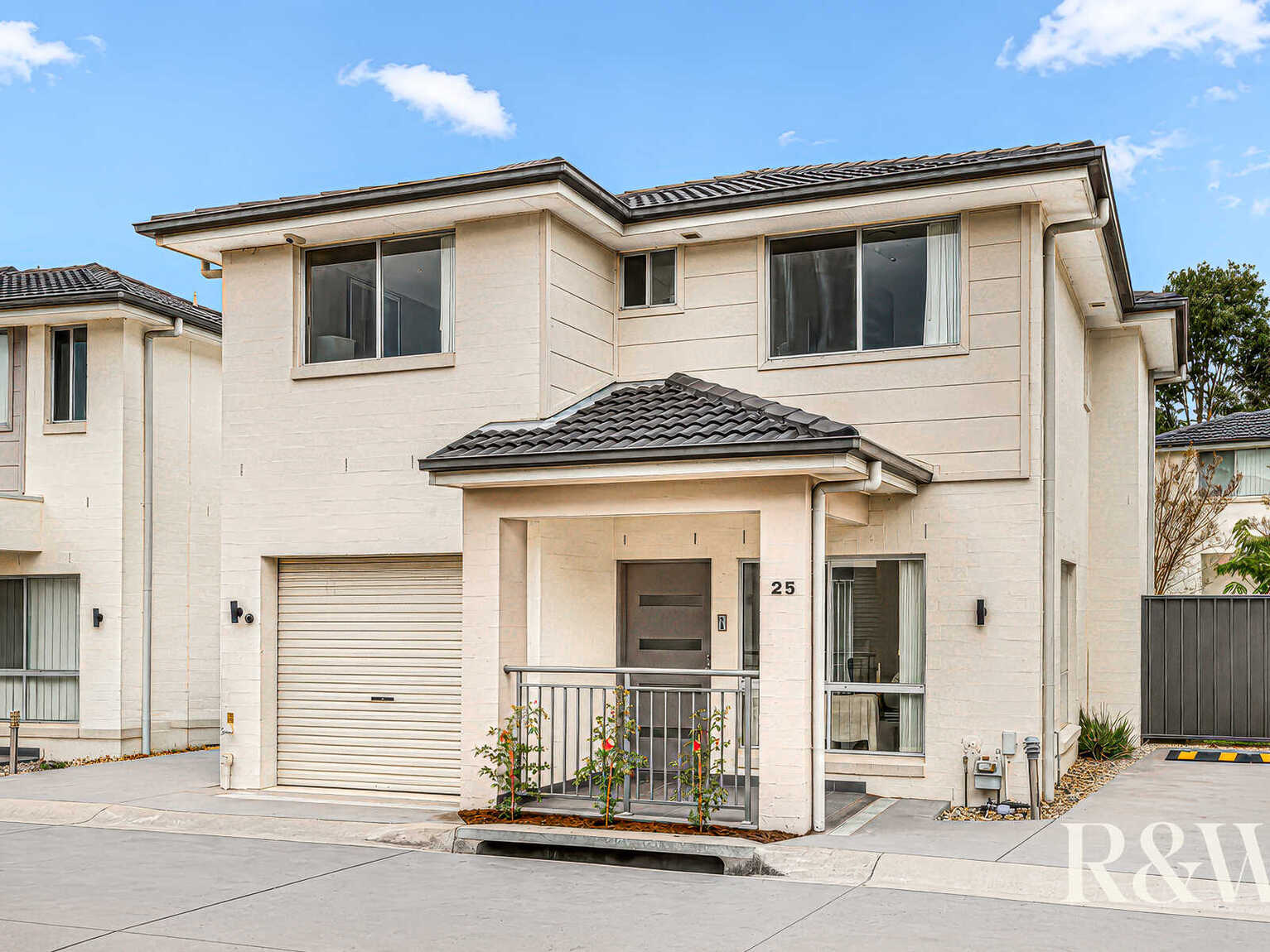25/30 Australis Drive Ropes Crossing