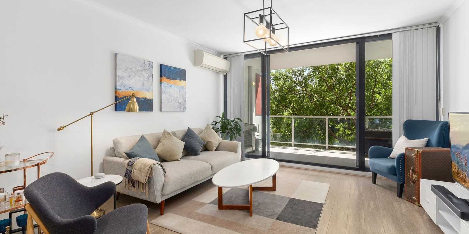 7/8 Grandstand Parade Zetland 7/8 Grandstand Parade Zetland