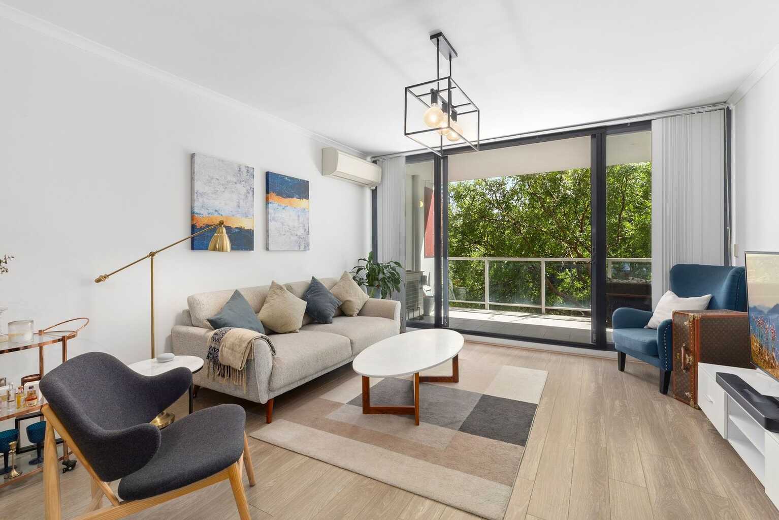 7/8 Grandstand Parade Zetland 7/8 Grandstand Parade Zetland