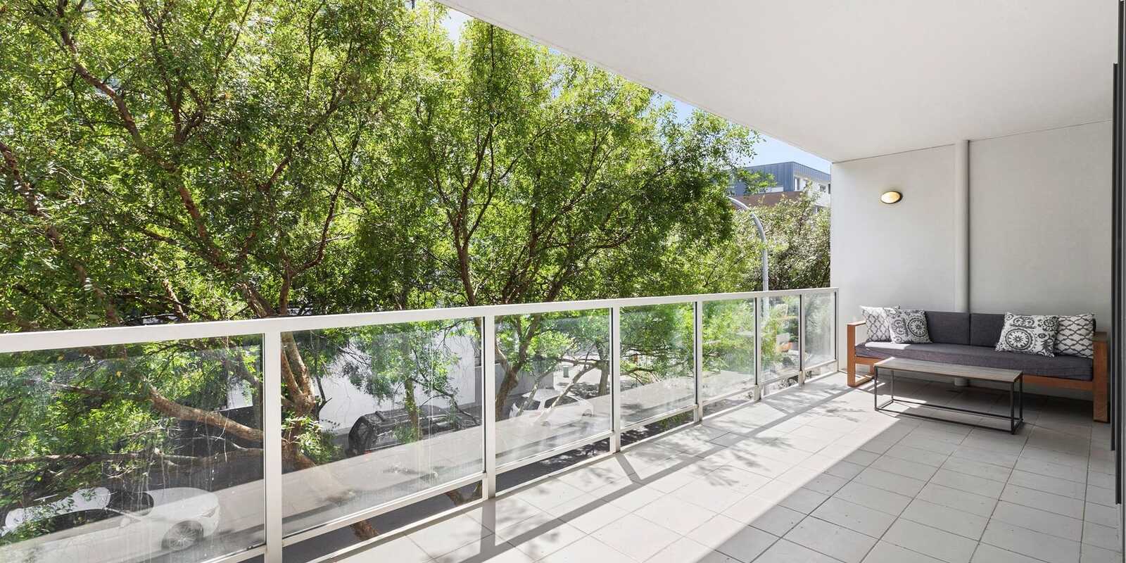 7/8 Grandstand Parade Zetland 7/8 Grandstand Parade Zetland