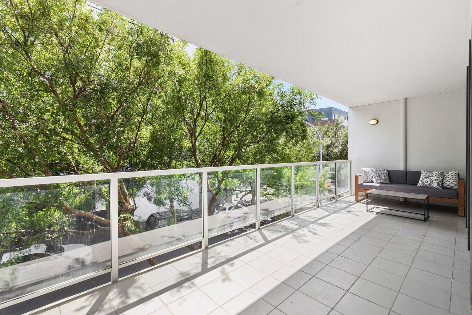 7/8 Grandstand Parade Zetland 7/8 Grandstand Parade Zetland