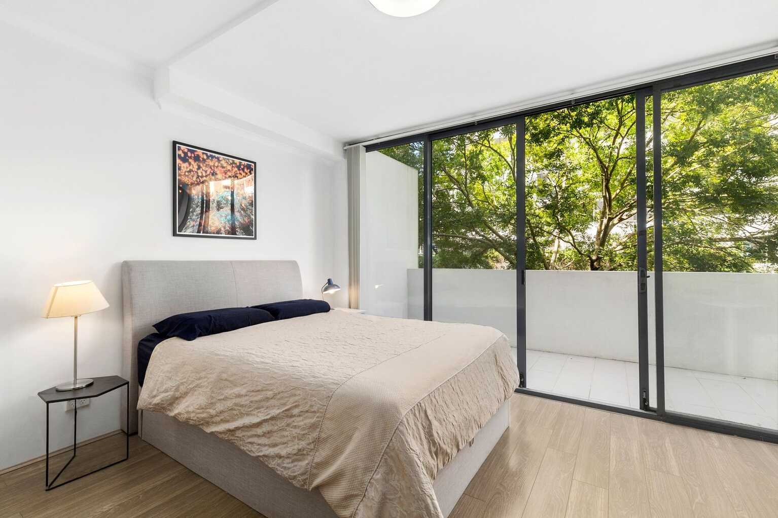 7/8 Grandstand Parade Zetland 7/8 Grandstand Parade Zetland