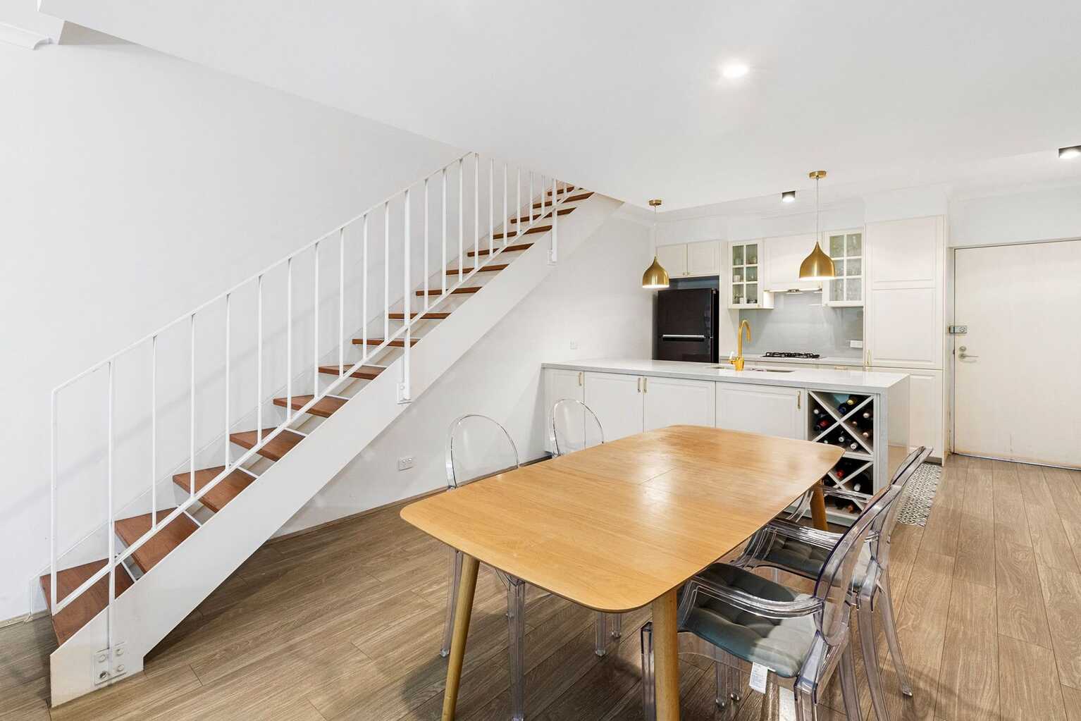 7/8 Grandstand Parade Zetland 7/8 Grandstand Parade Zetland