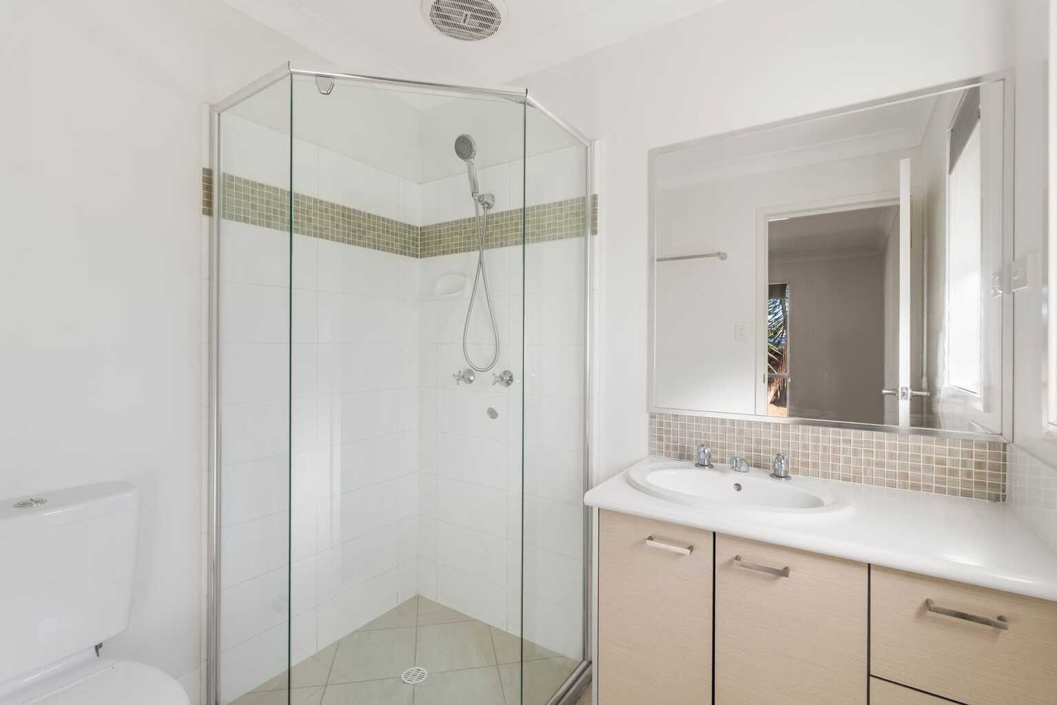 24 Piccadilly Street Bellmere