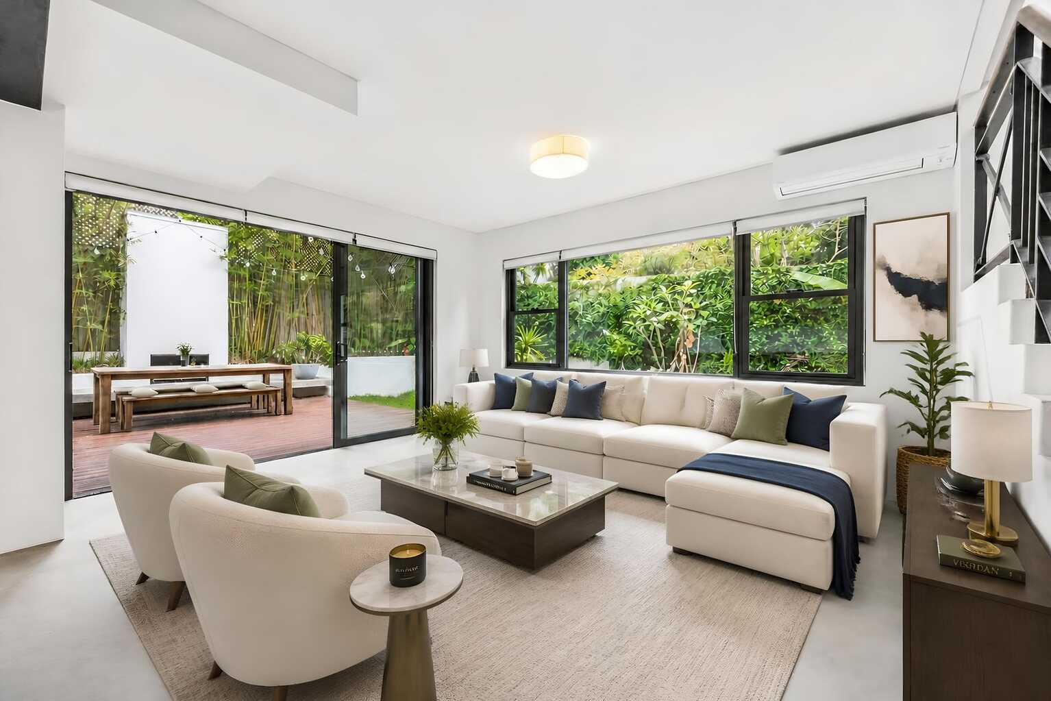 2/5 Warners Avenue North Bondi