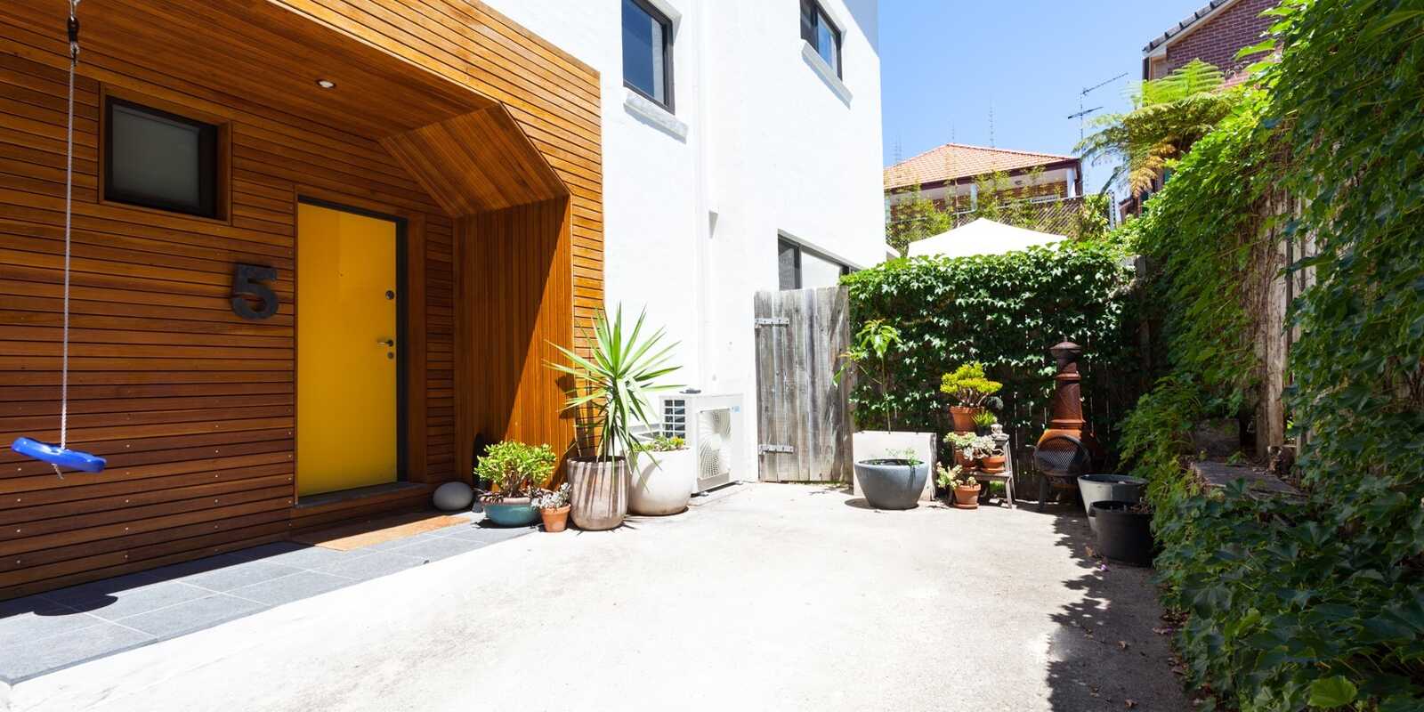 2/5 Warners Avenue North Bondi