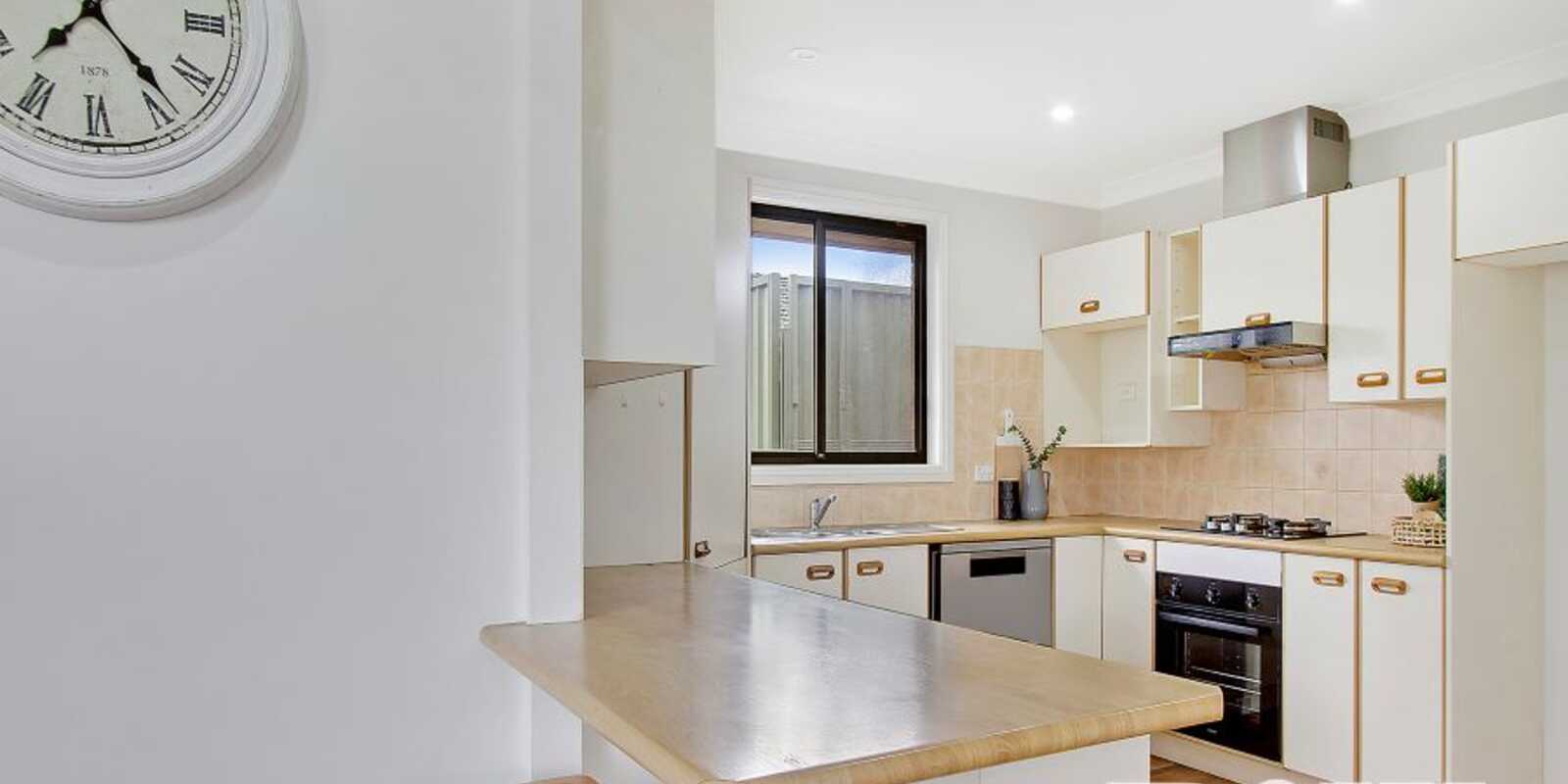 18 Caribou Close St Clair