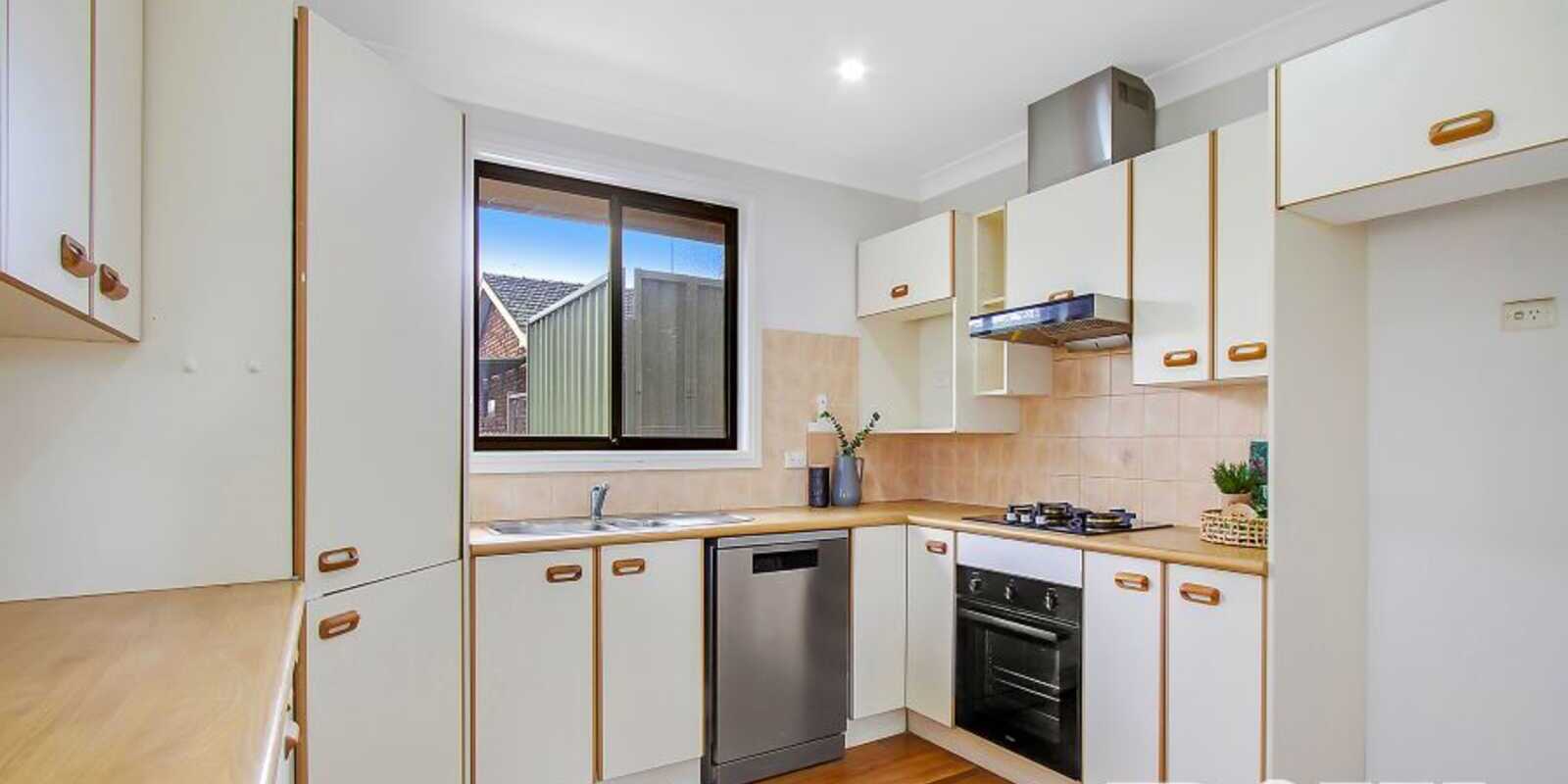 18 Caribou Close St Clair