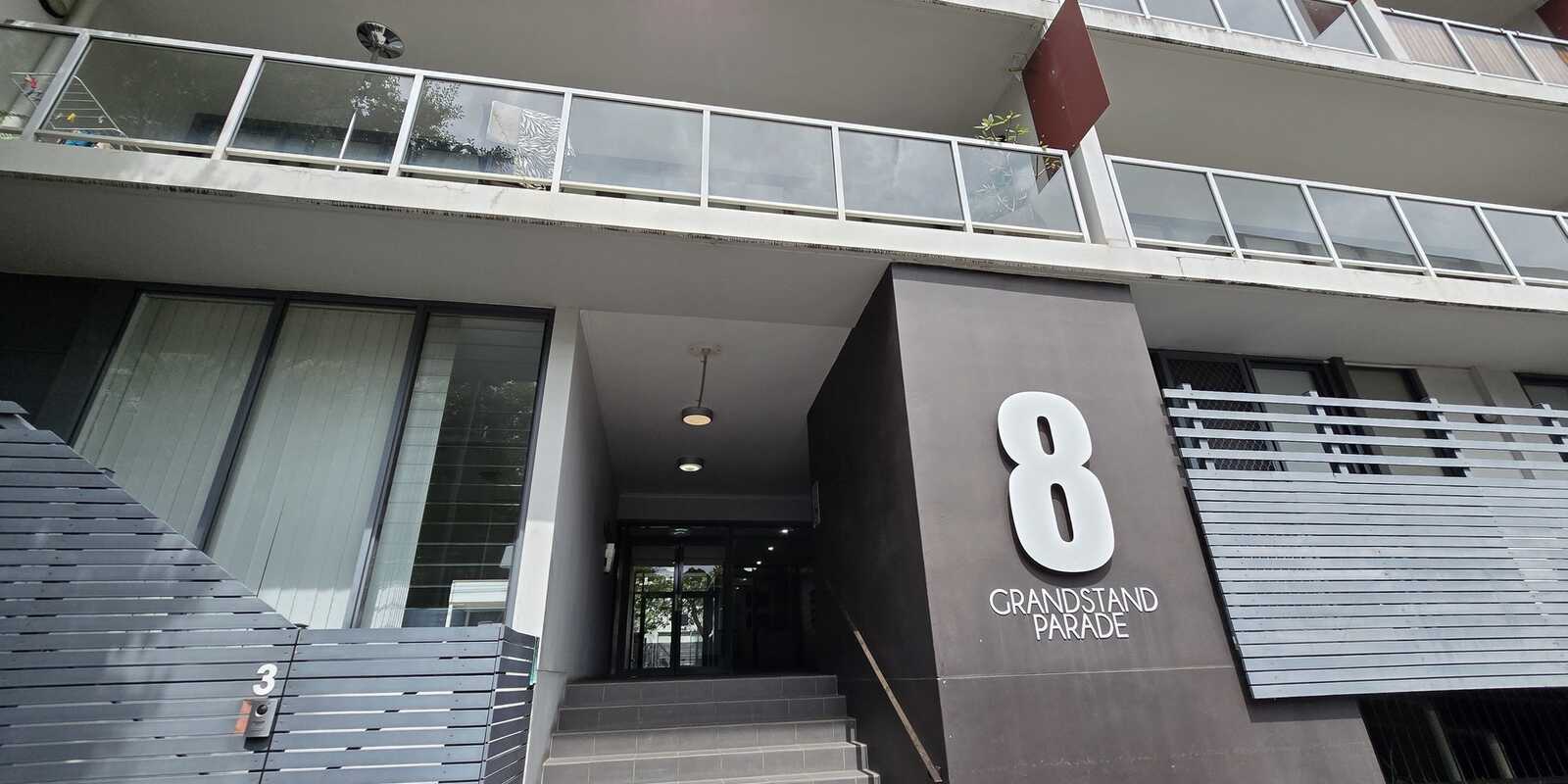 5/8 Grandstand Parade Zetland 5/8 Grandstand Parade Zetland