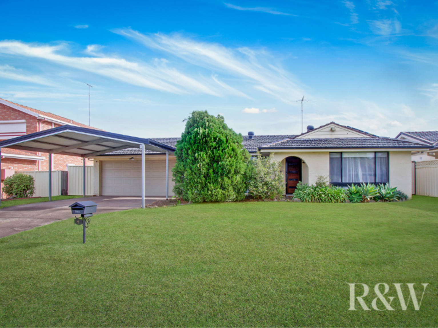 4 Como Close St Clair