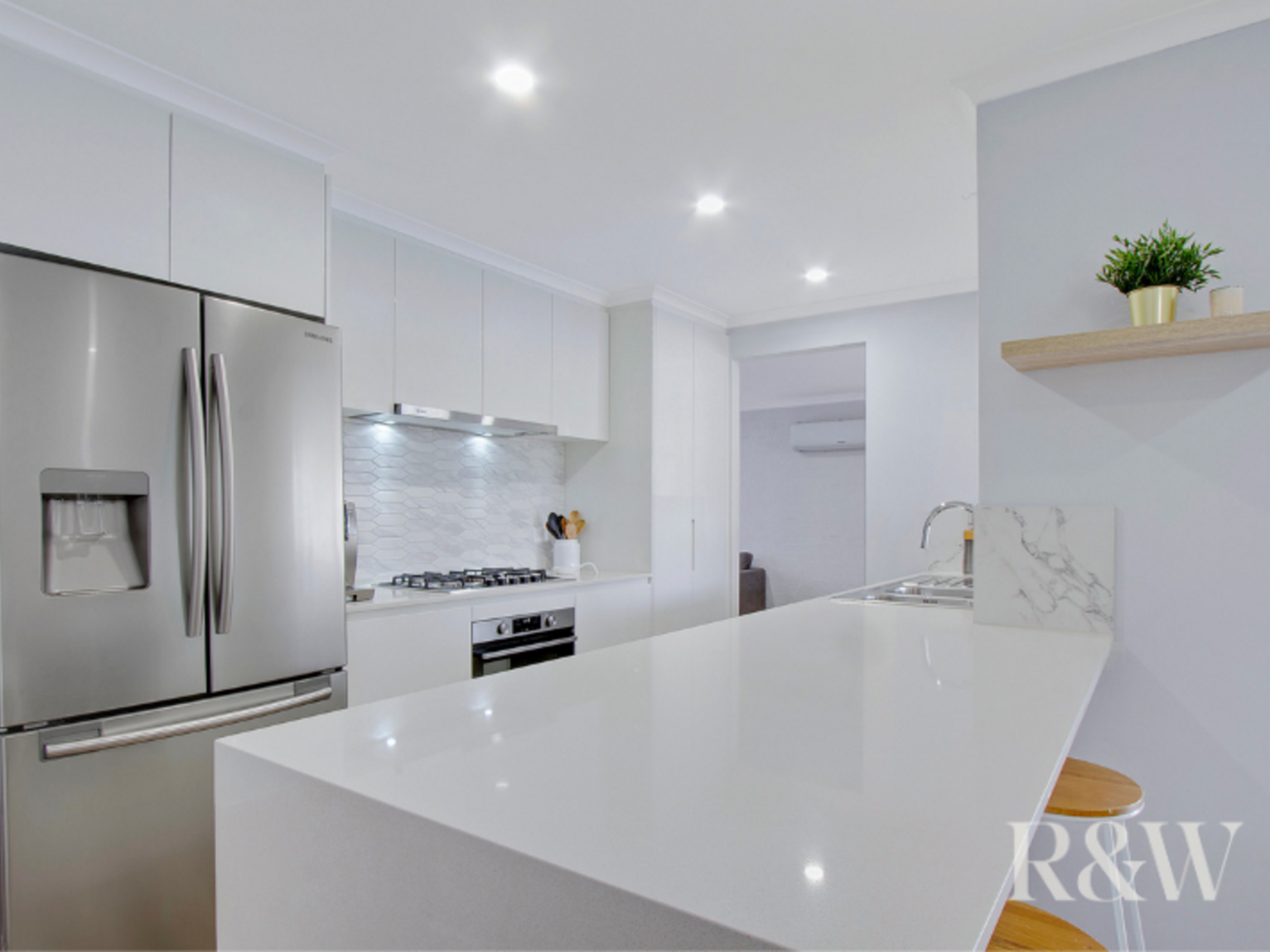 4 Como Close St Clair
