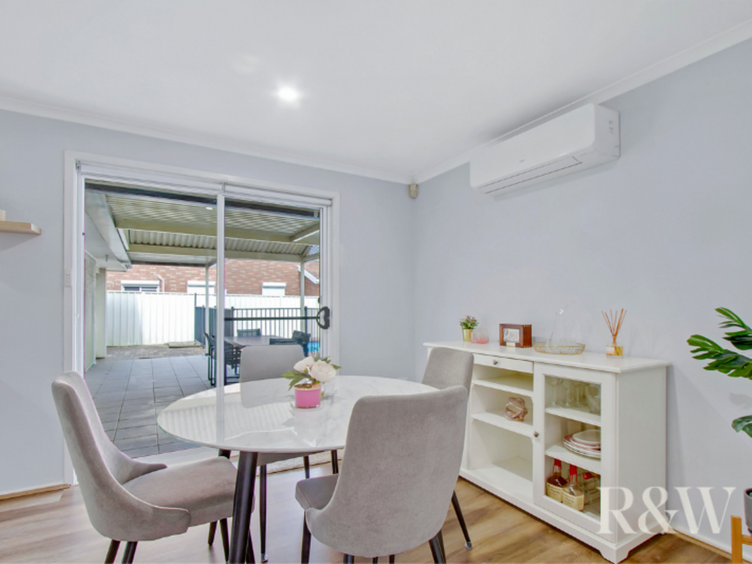 4 Como Close St Clair