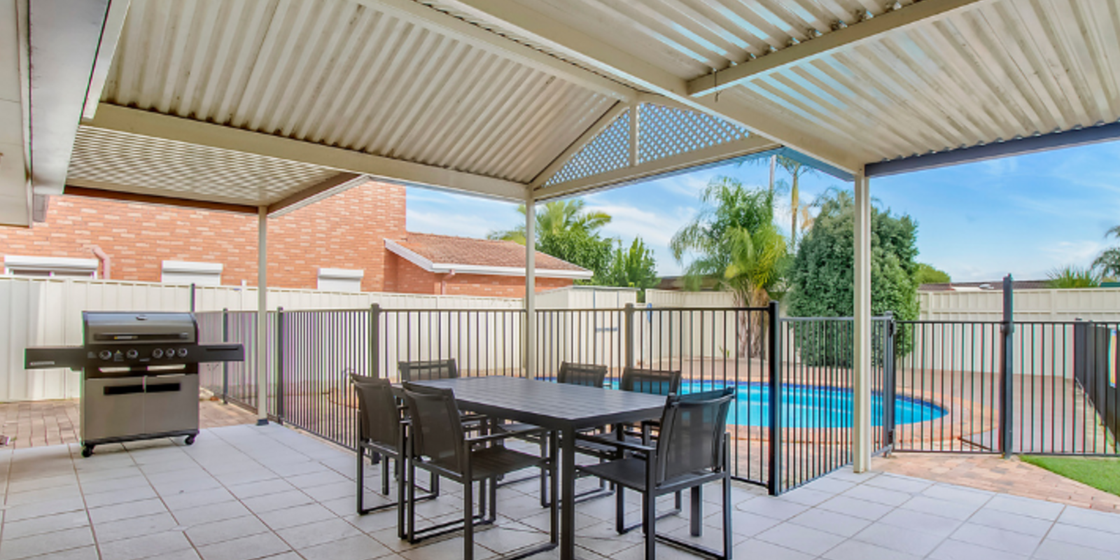 4 Como Close St Clair