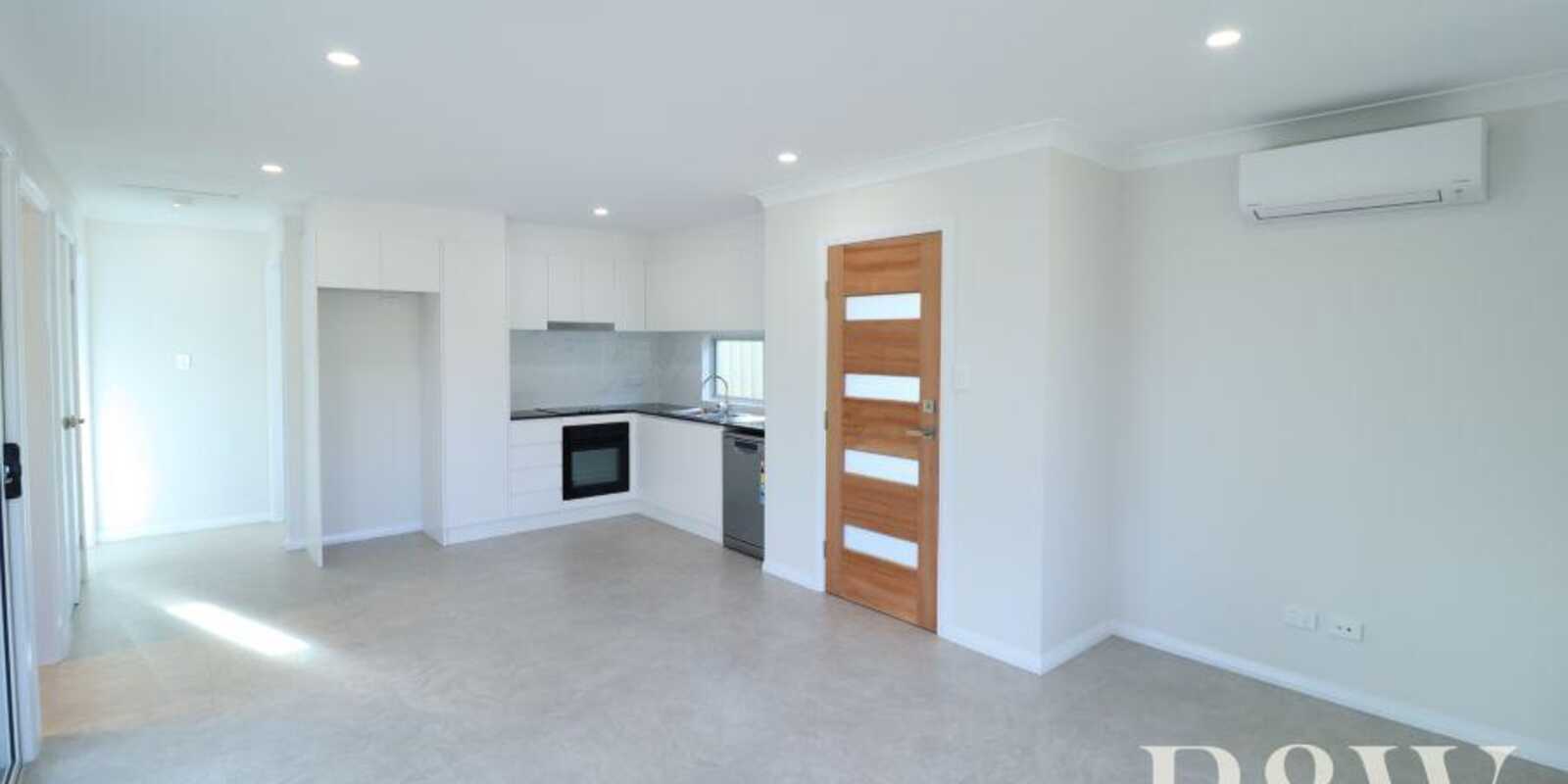 8A Nightmist Grove St Clair