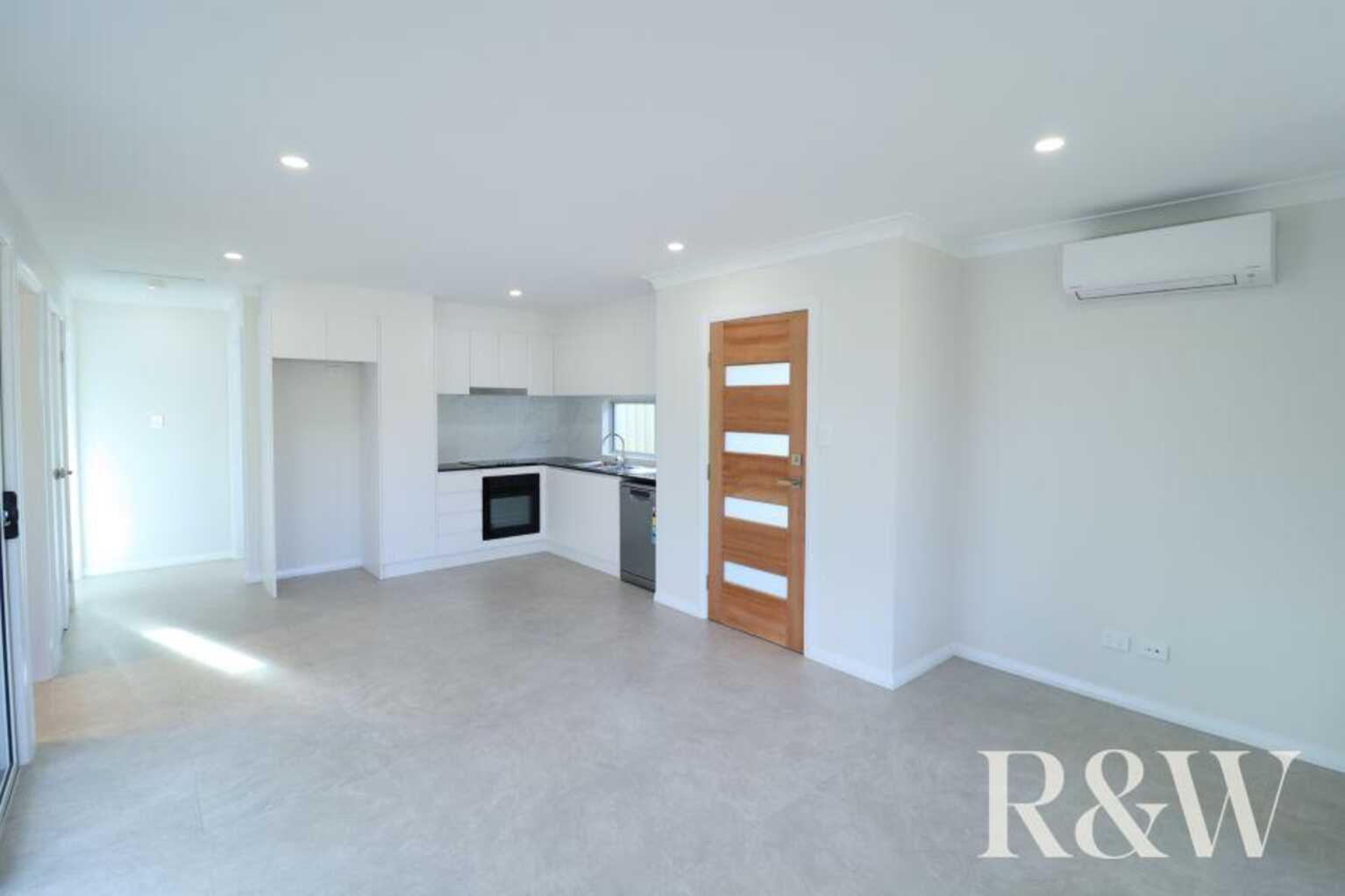8A Nightmist Grove St Clair