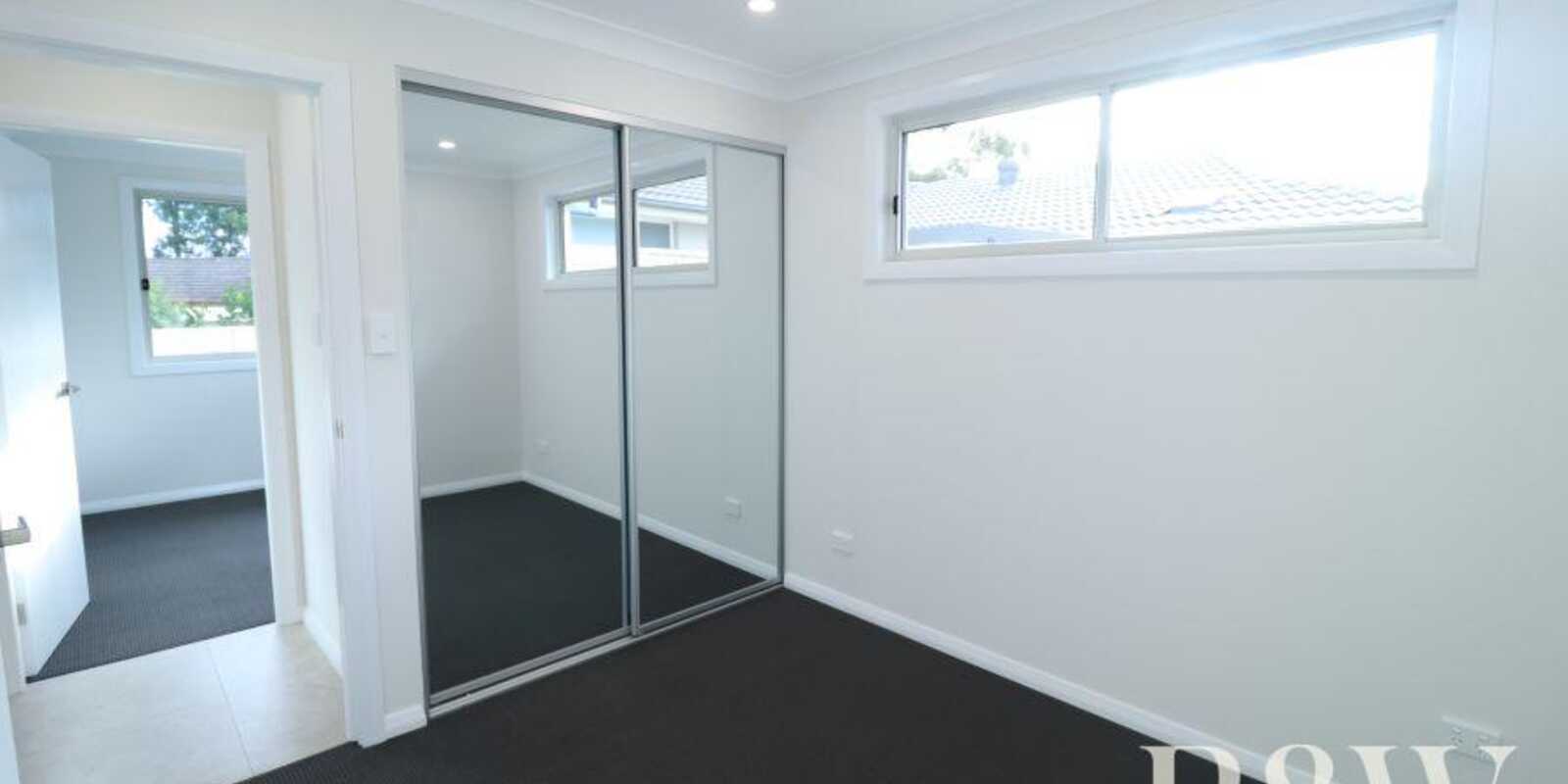 8A Nightmist Grove St Clair