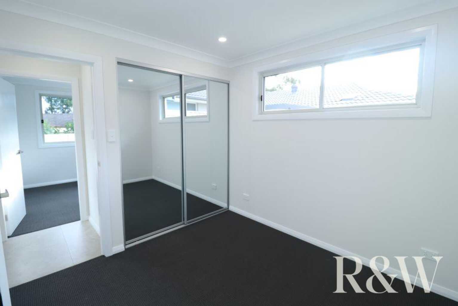 8A Nightmist Grove St Clair