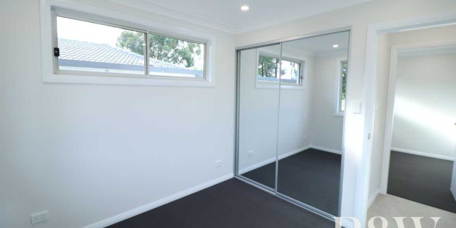 8A Nightmist Grove St Clair