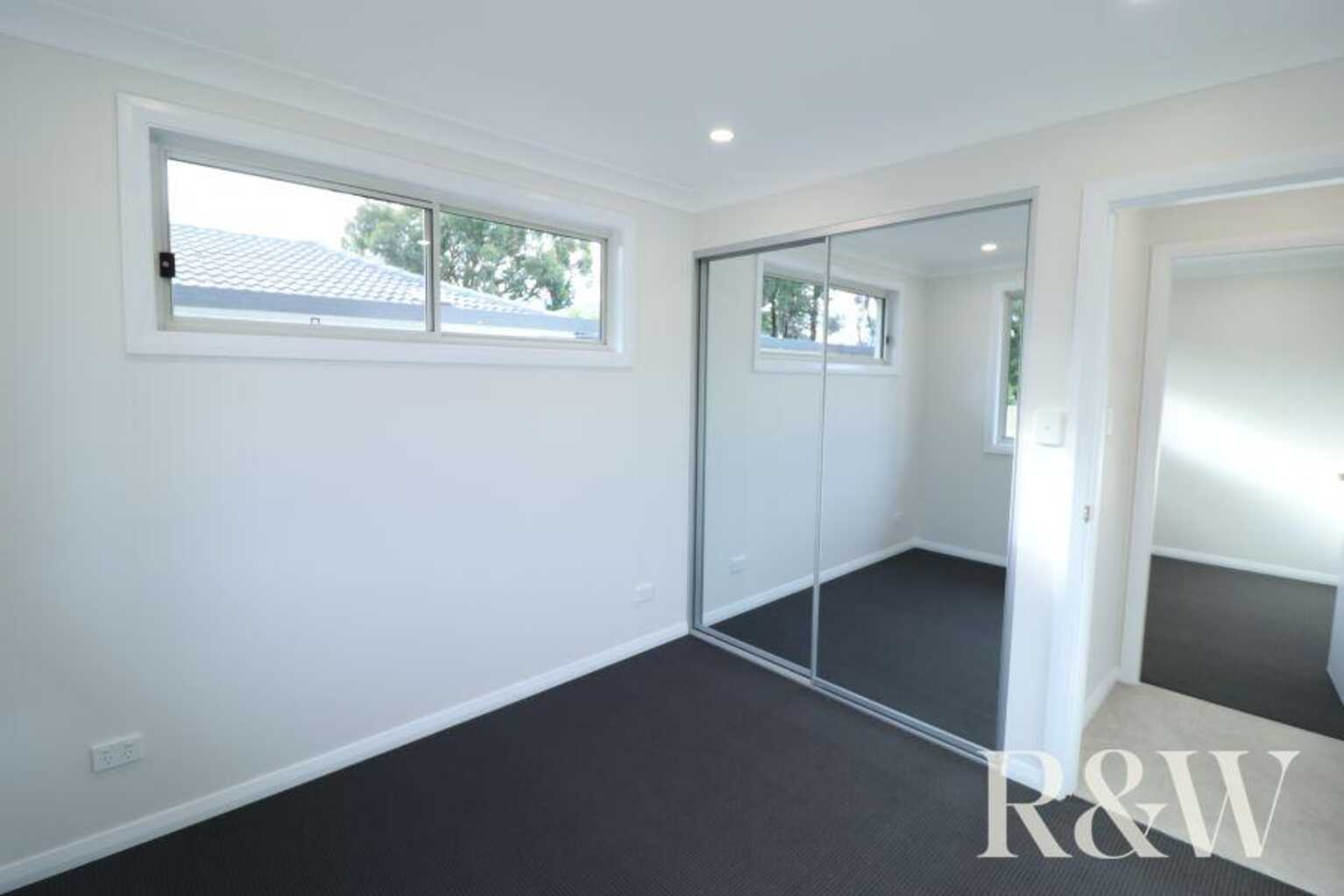 8A Nightmist Grove St Clair
