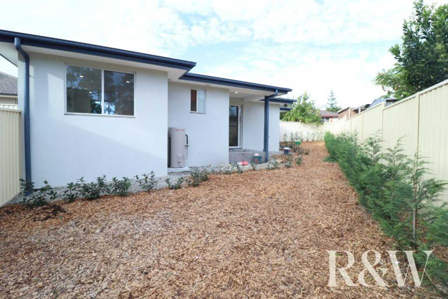 8A Nightmist Grove St Clair